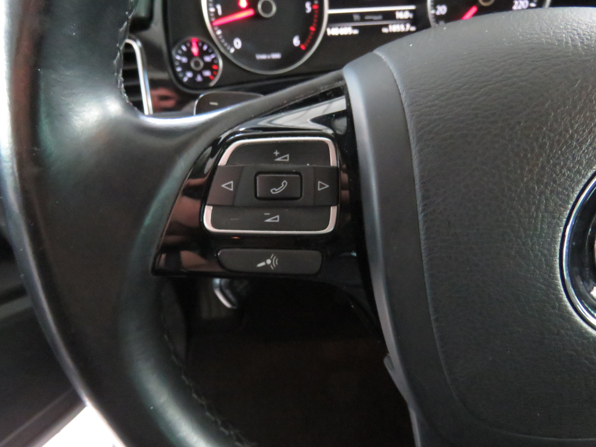 VW Touareg 3.0 TDI BMT Edition X Tiptronic (Automat)-image-12