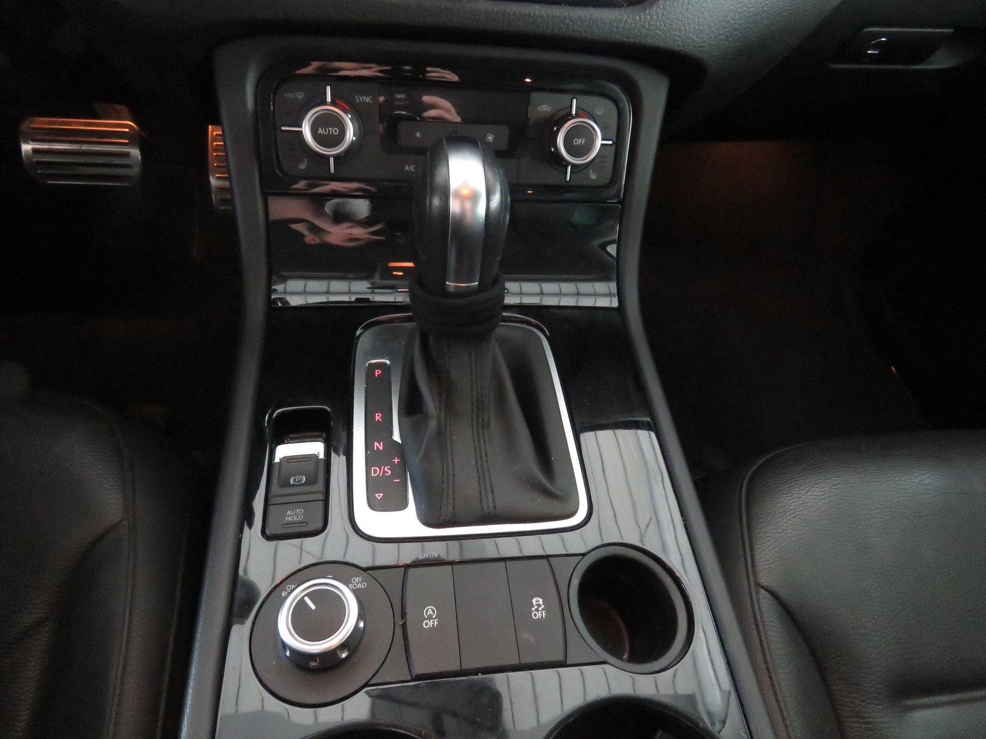 VW Touareg 3.0 TDI BMT Edition X Tiptronic (Automat)-image-16