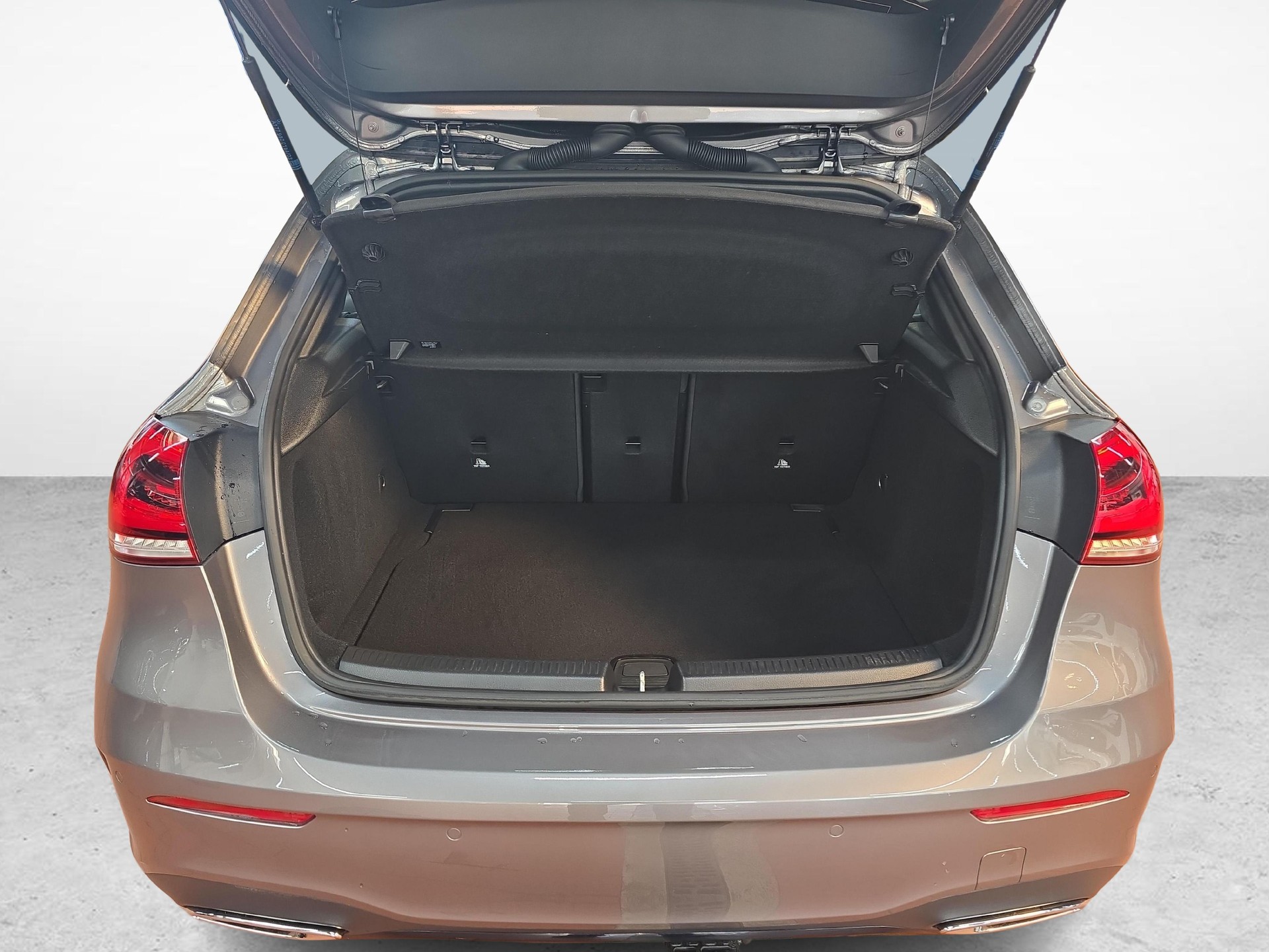 MERCEDES-BENZ A 250 4MATIC AMG Line-image-10
