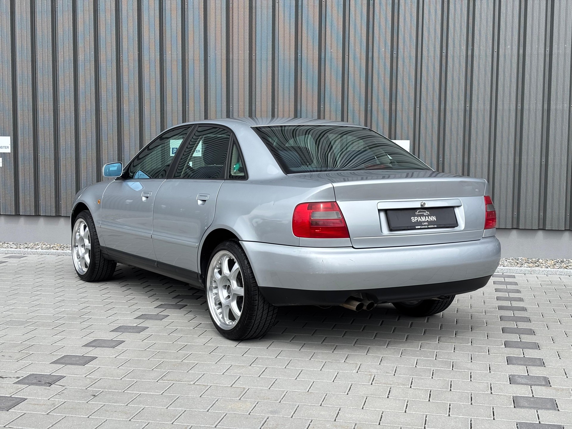 AUDI A4 2.4 Ambiente-image-4