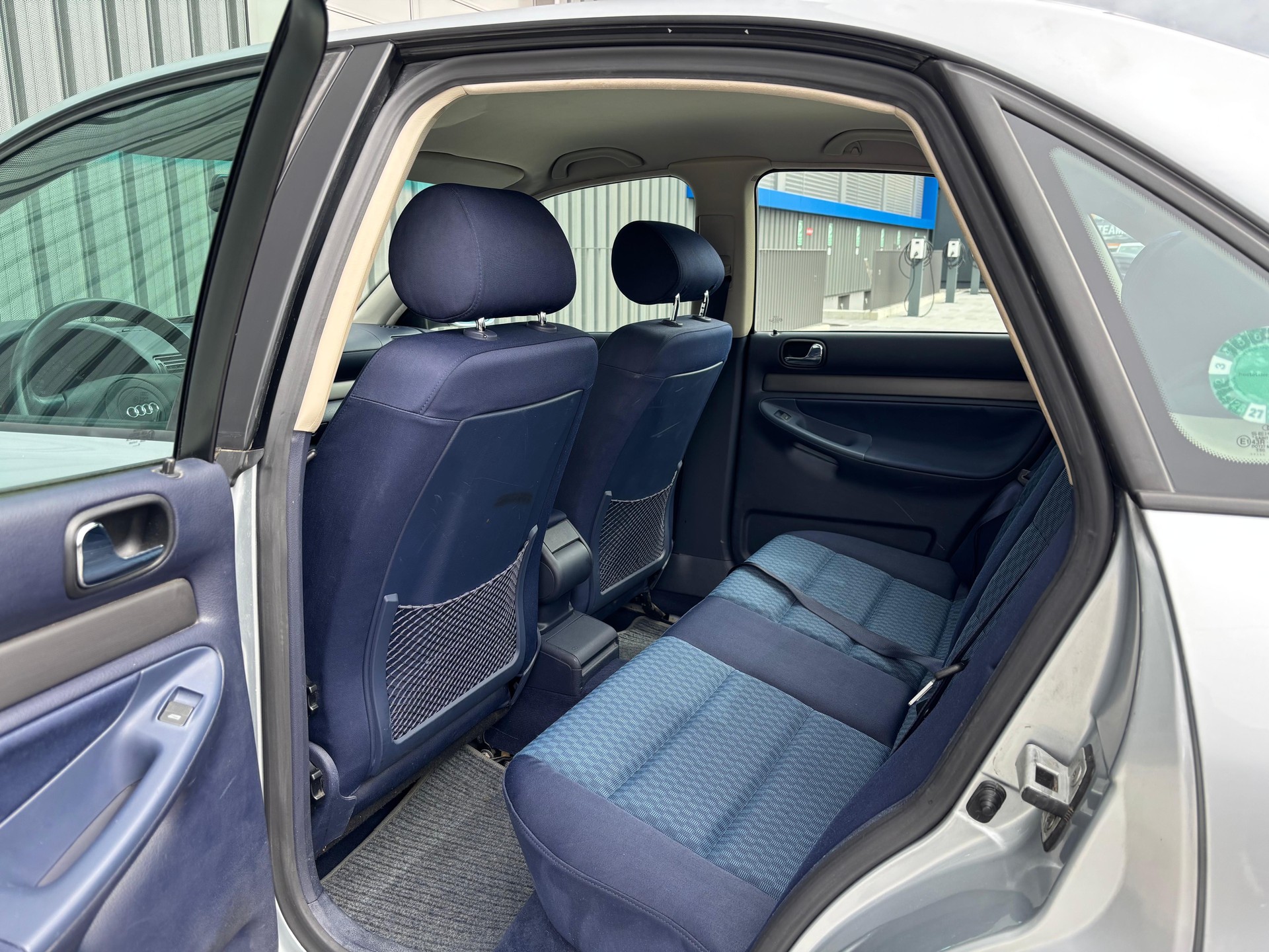 AUDI A4 2.4 Ambiente-image-11