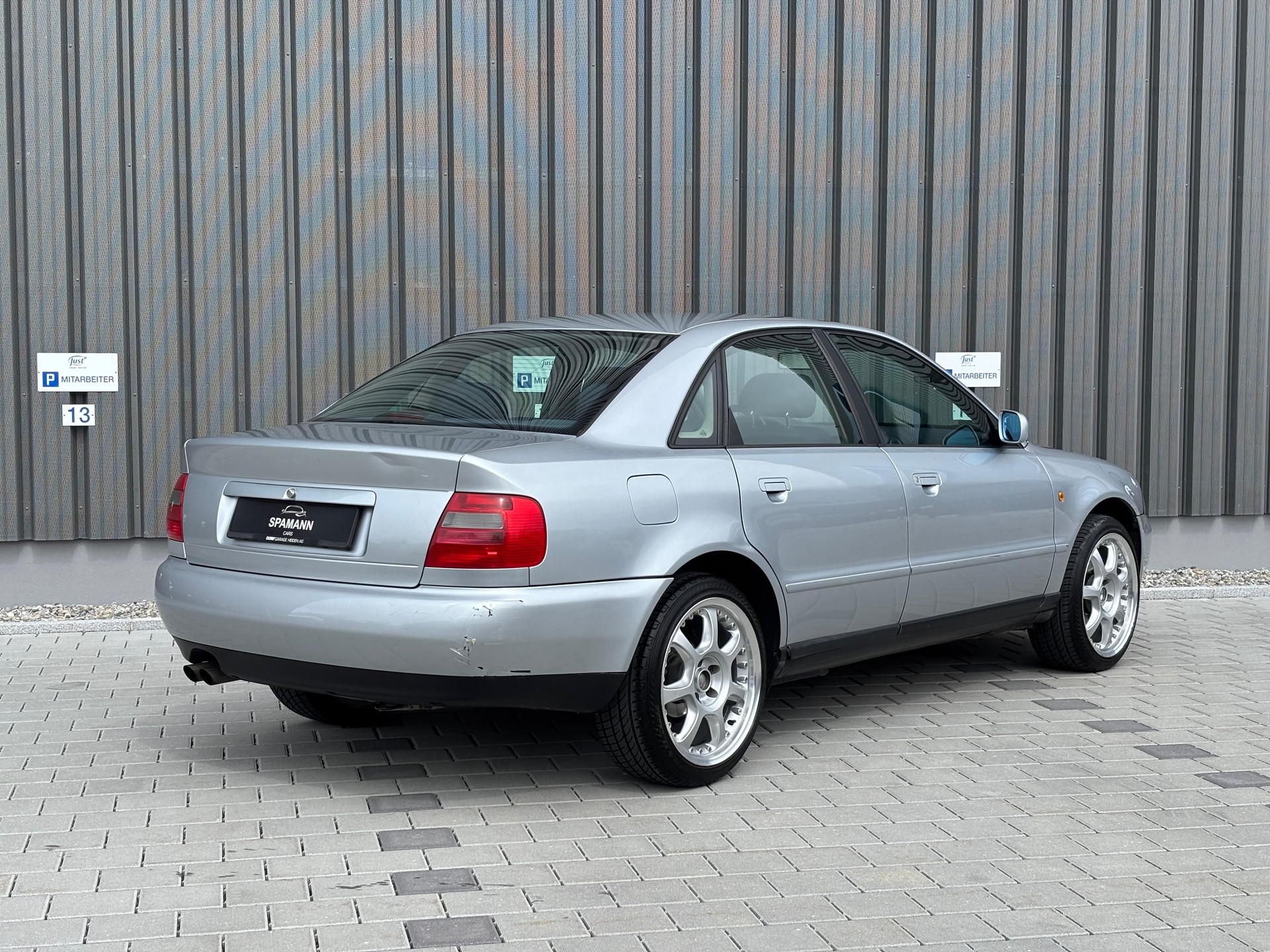 AUDI A4 2.4 Ambiente-image-5