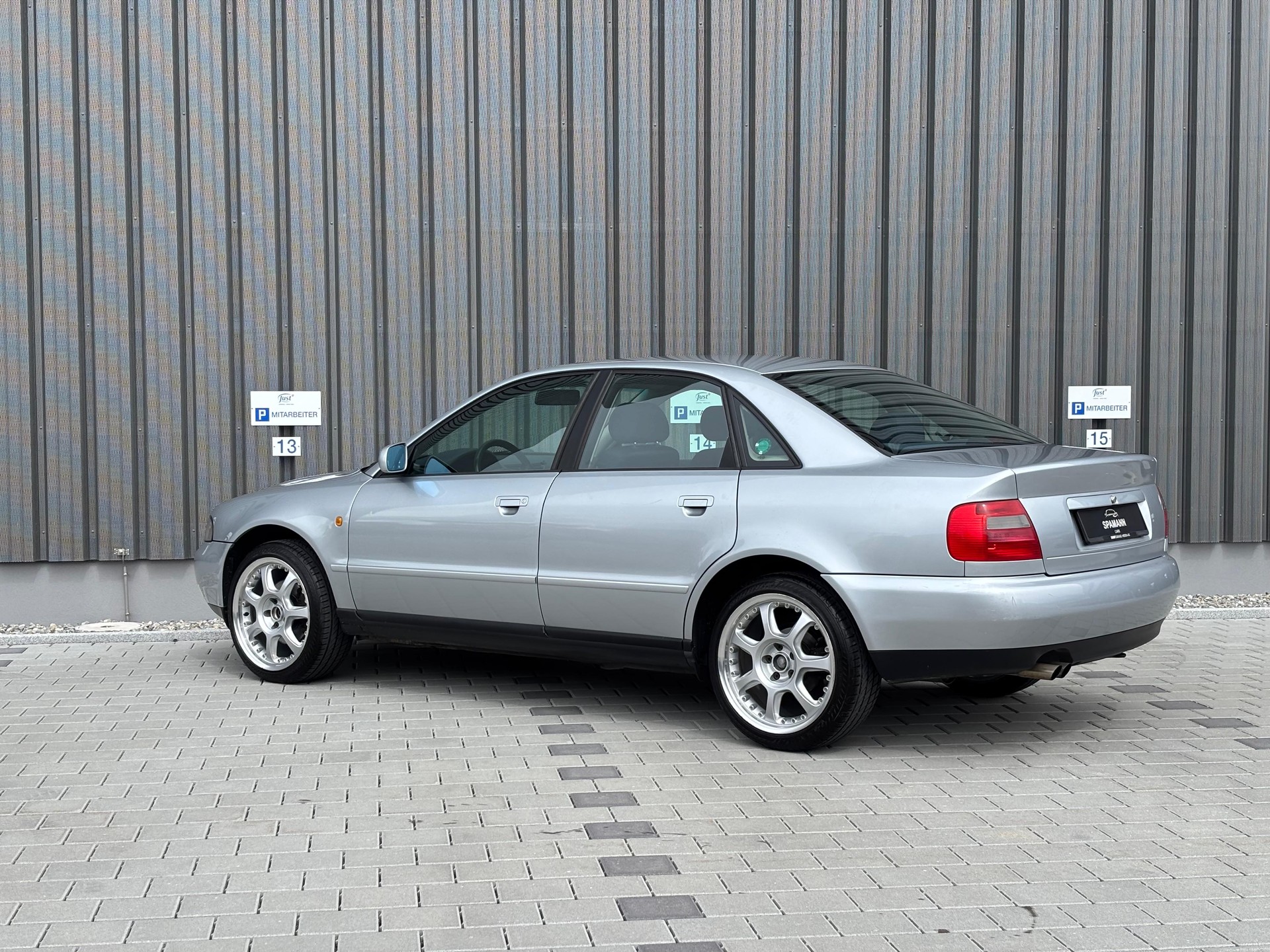 AUDI A4 2.4 Ambiente-image-3