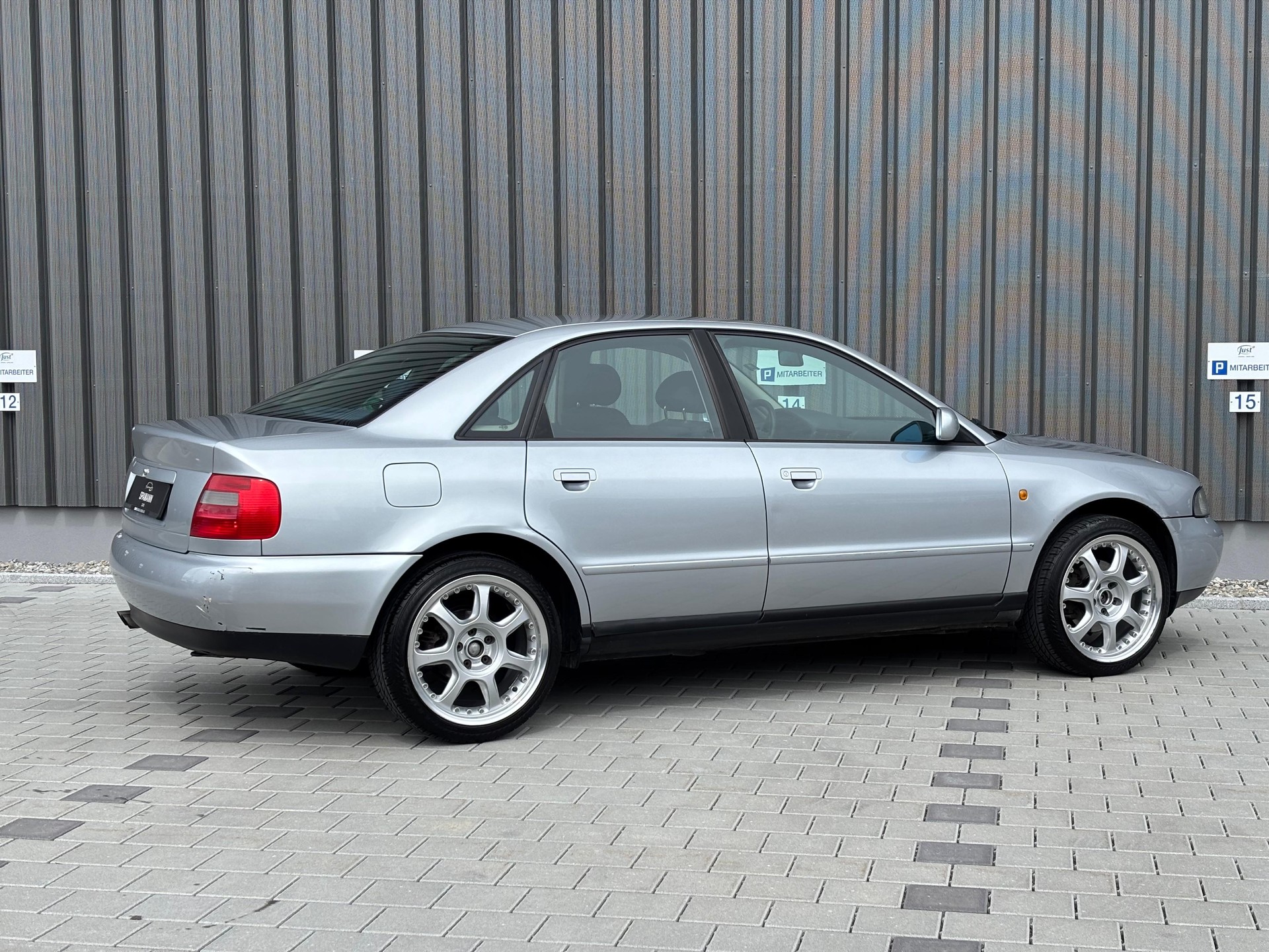 AUDI A4 2.4 Ambiente-image-6