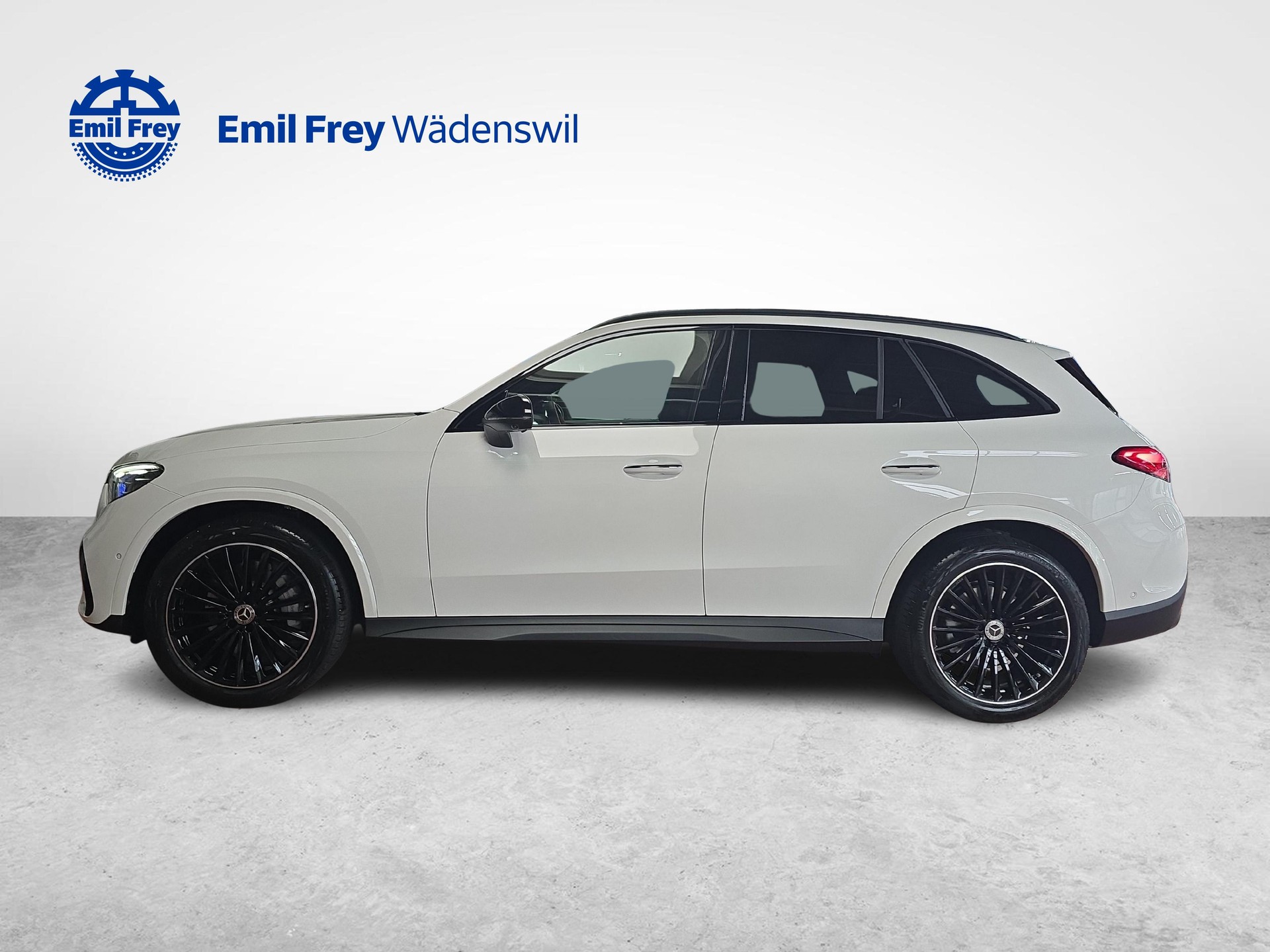 MERCEDES-BENZ GLC 300 4MATIC AMG Line-image-1