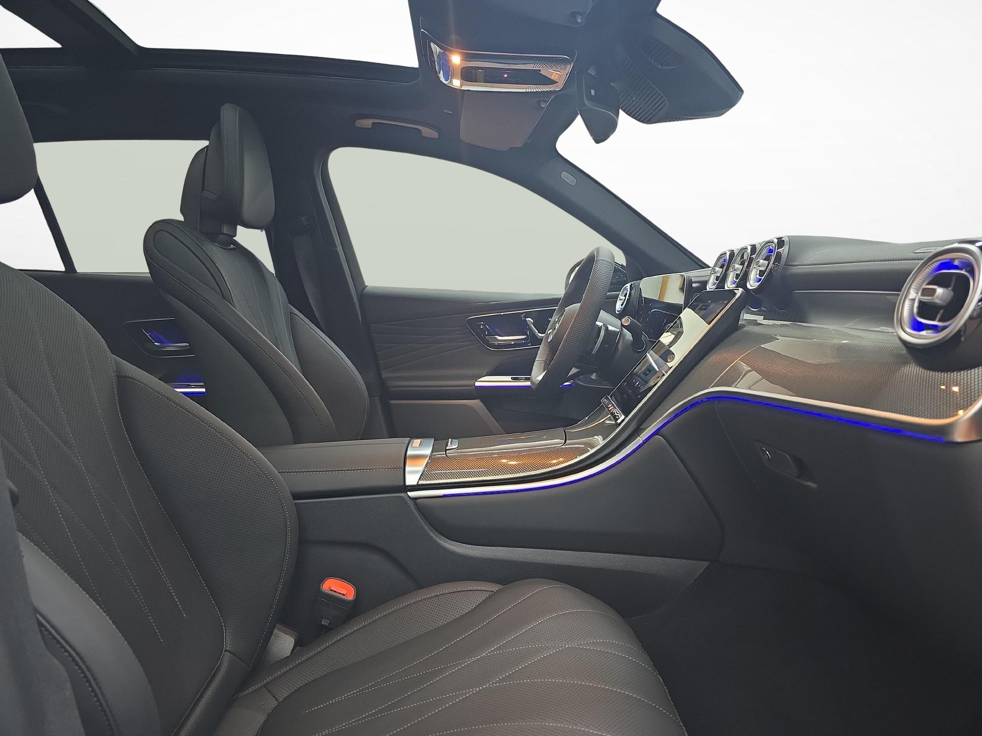 MERCEDES-BENZ GLC 300 4MATIC AMG Line-image-7