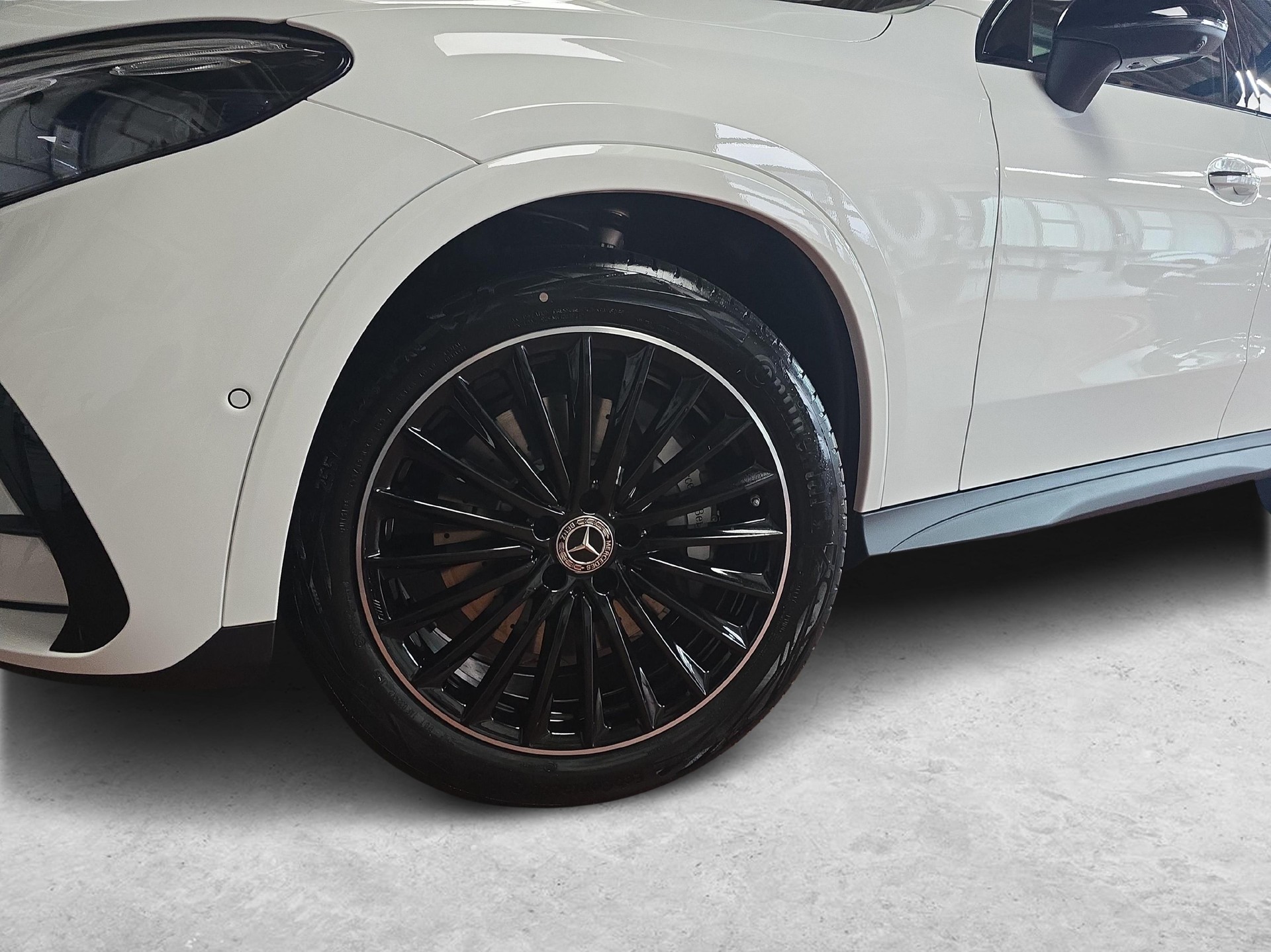 MERCEDES-BENZ GLC 300 4MATIC AMG Line-image-11