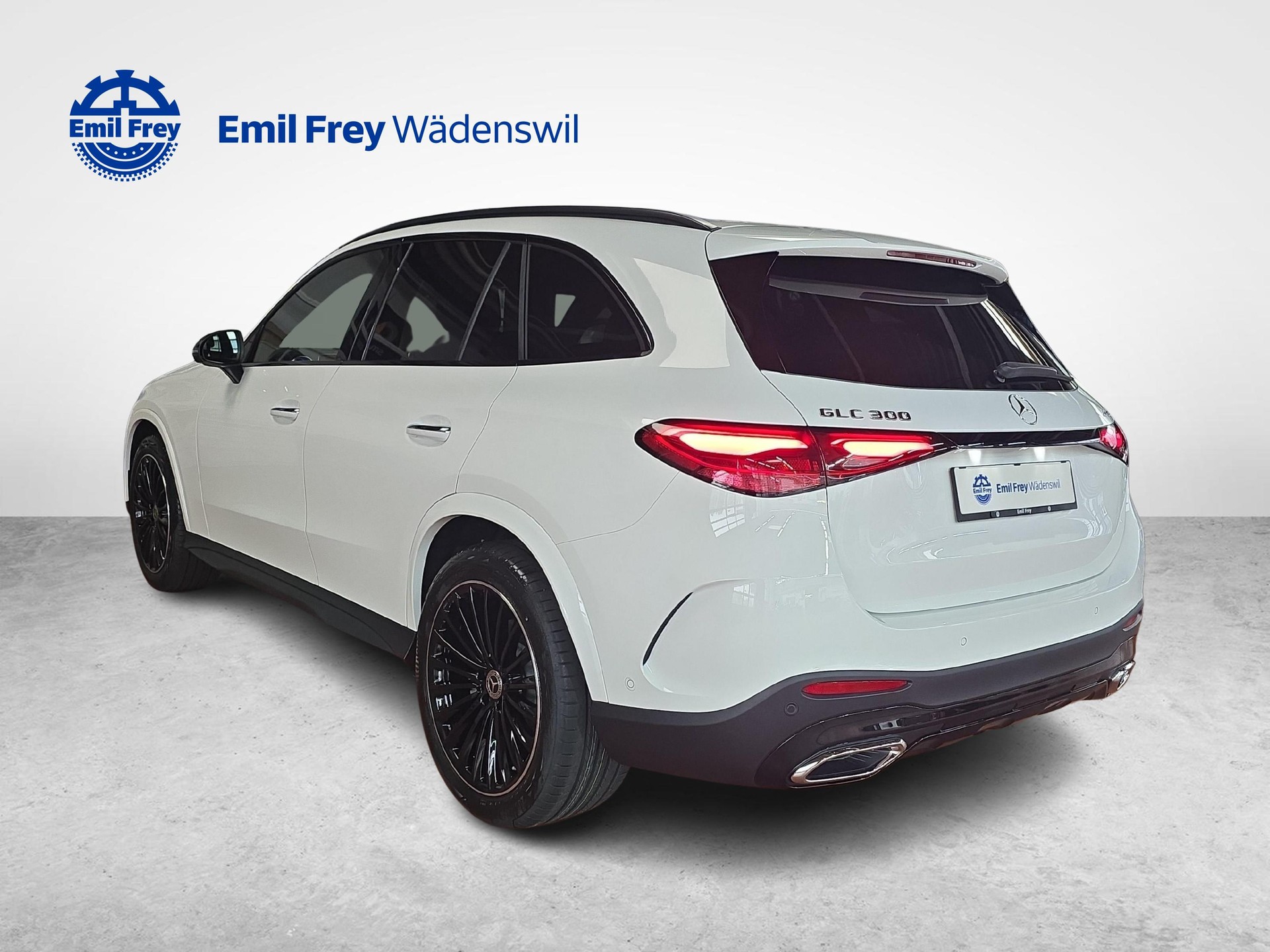 MERCEDES-BENZ GLC 300 4MATIC AMG Line-image-2