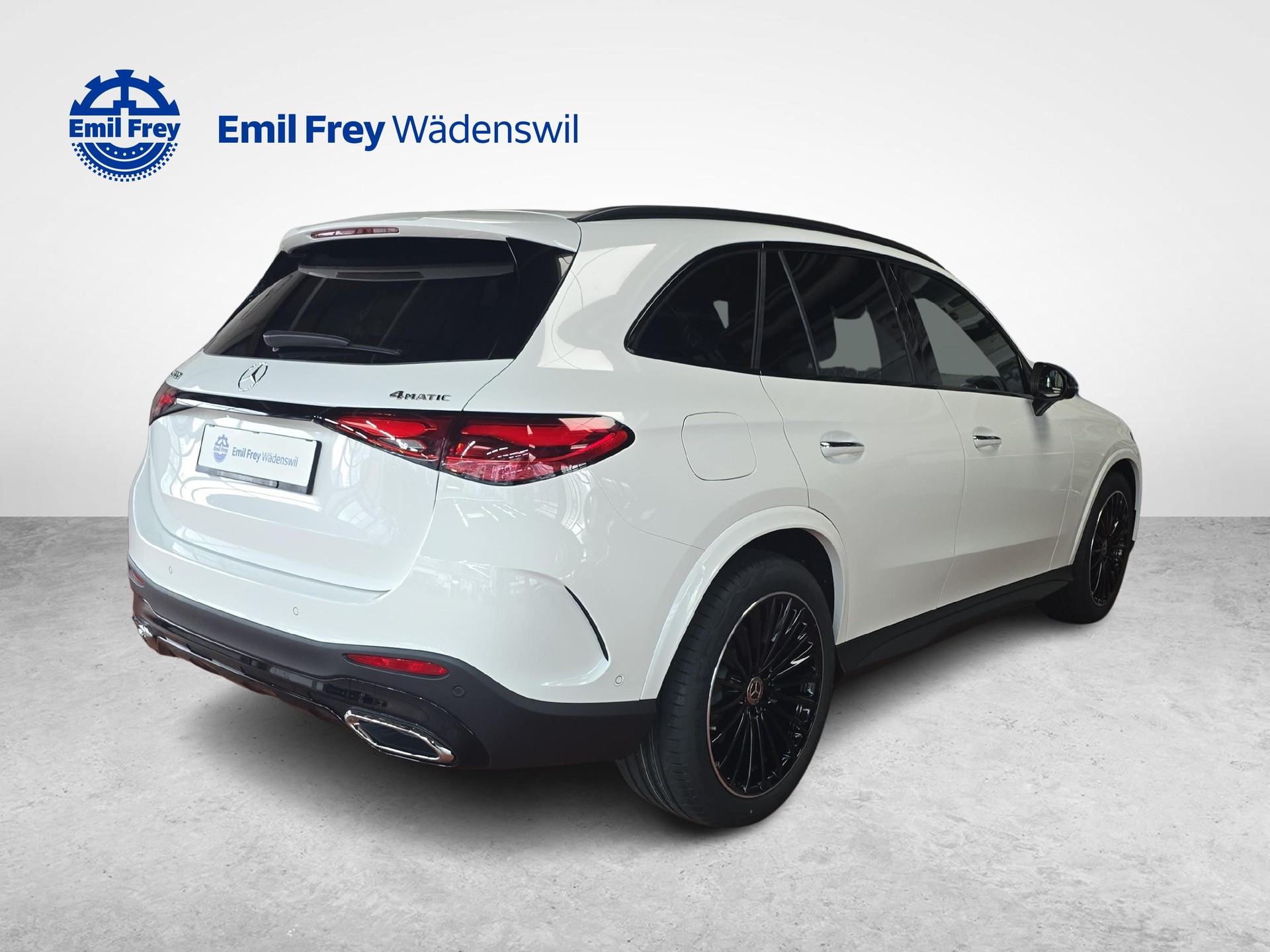 MERCEDES-BENZ GLC 300 4MATIC AMG Line-image-3
