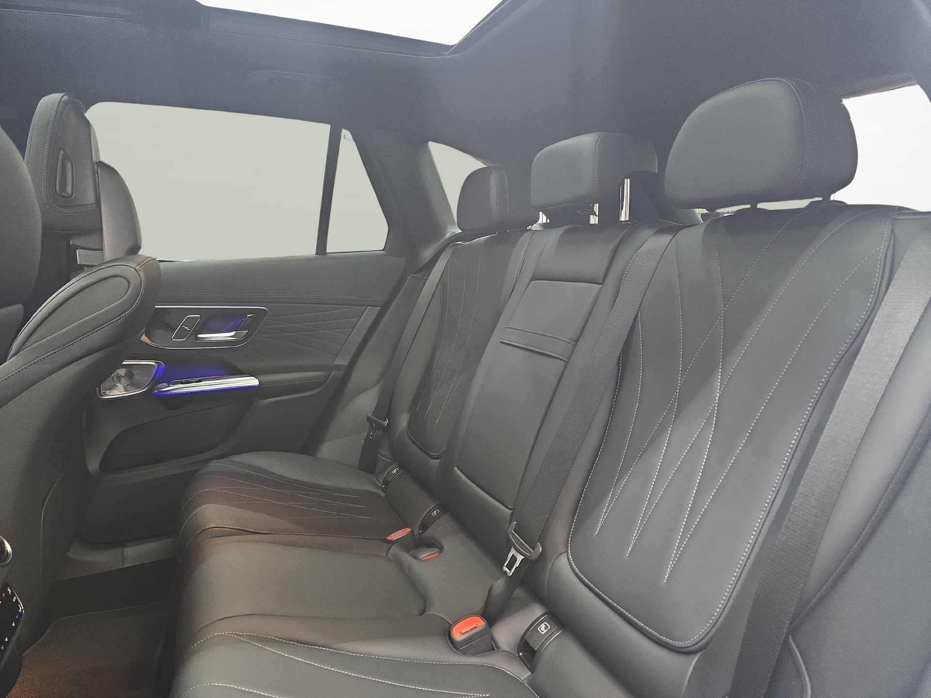 MERCEDES-BENZ GLC 300 4MATIC AMG Line-image-9