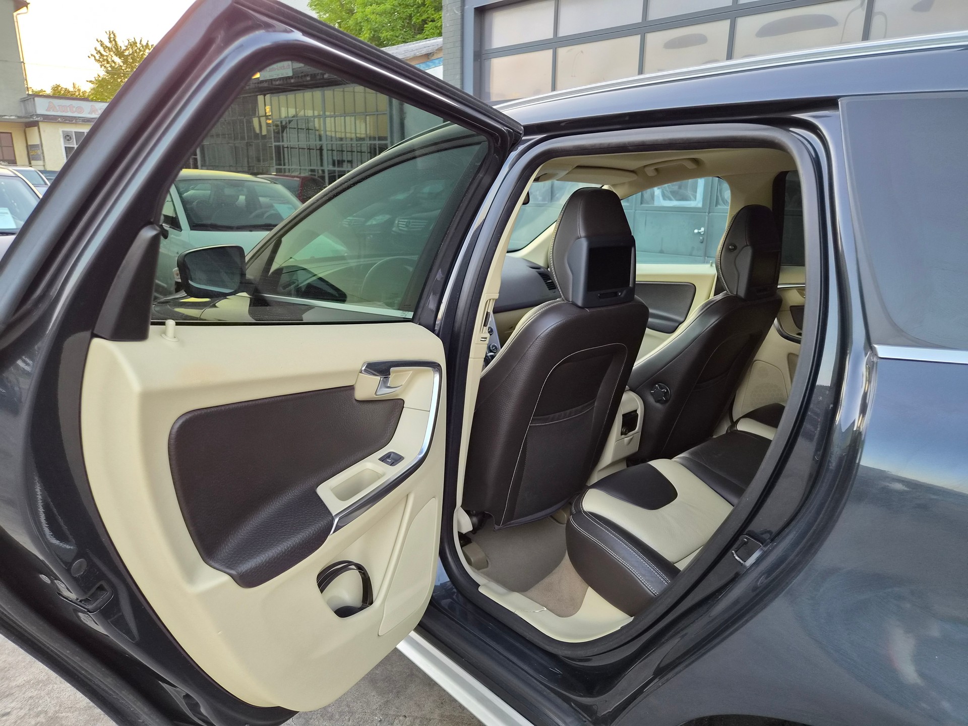 VOLVO XC60 D4 AWD Summum Geartronic-image-12
