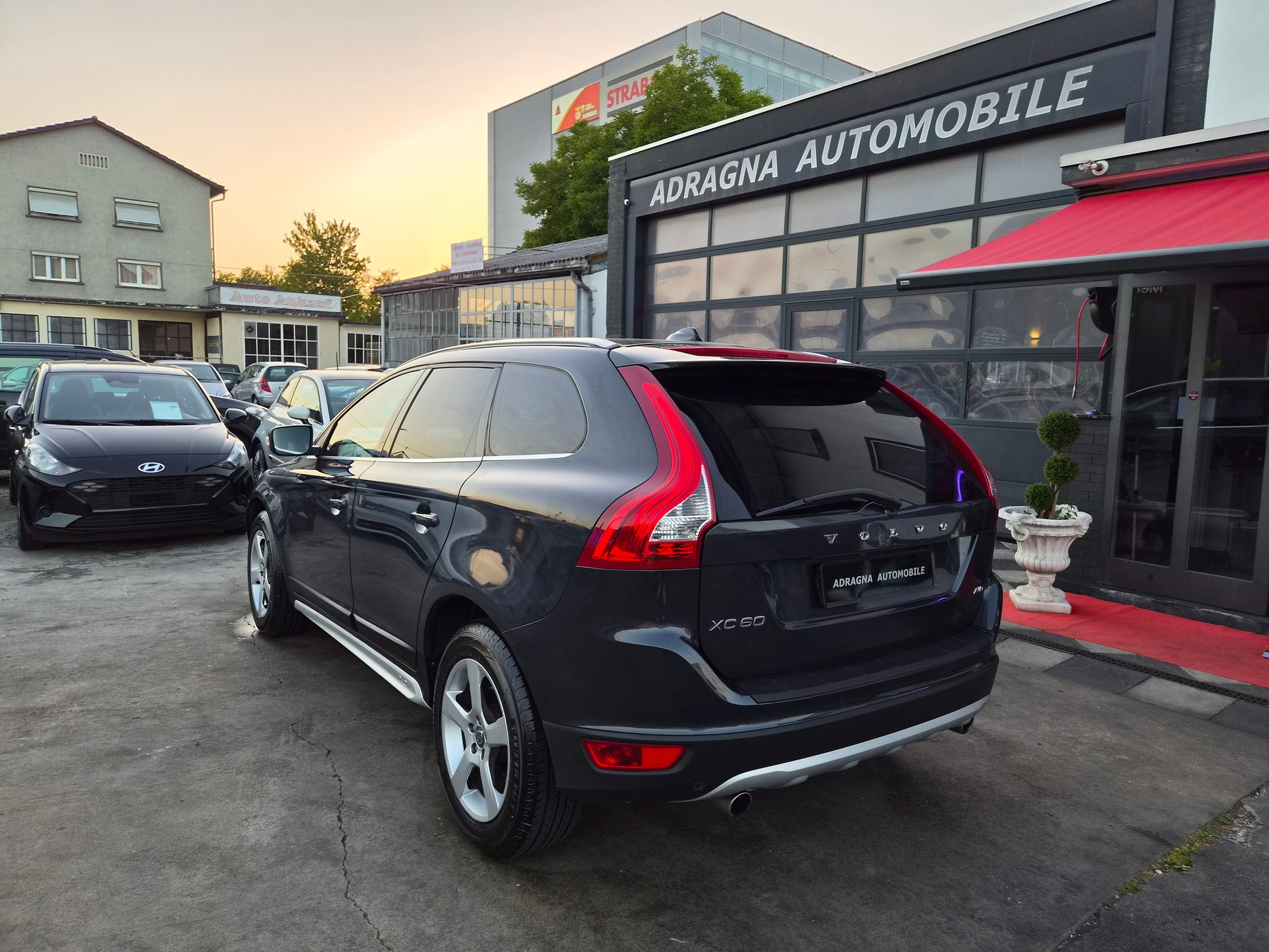 VOLVO XC60 D4 AWD Summum Geartronic-image-4