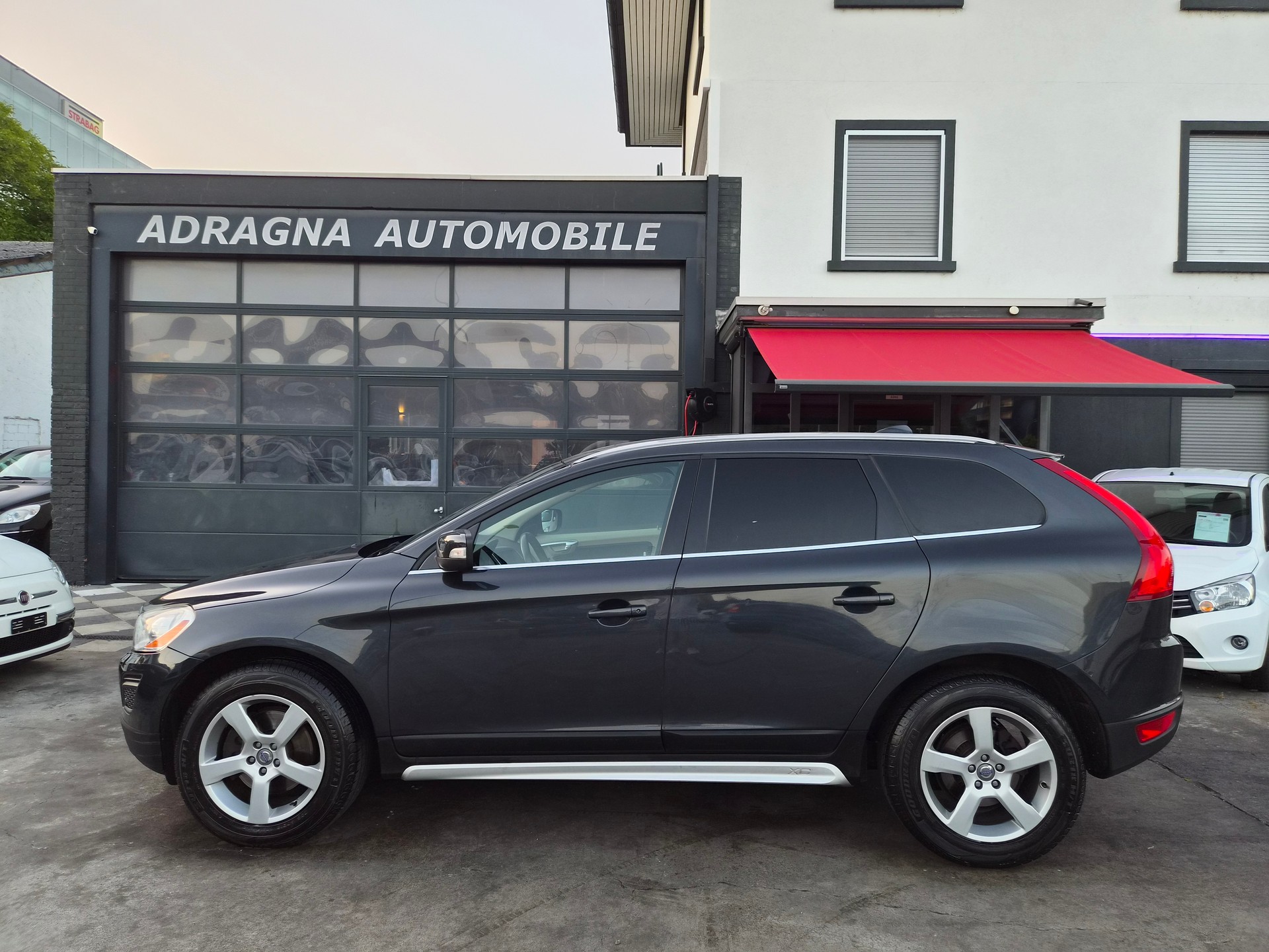 VOLVO XC60 D4 AWD Summum Geartronic-showroom-element-3