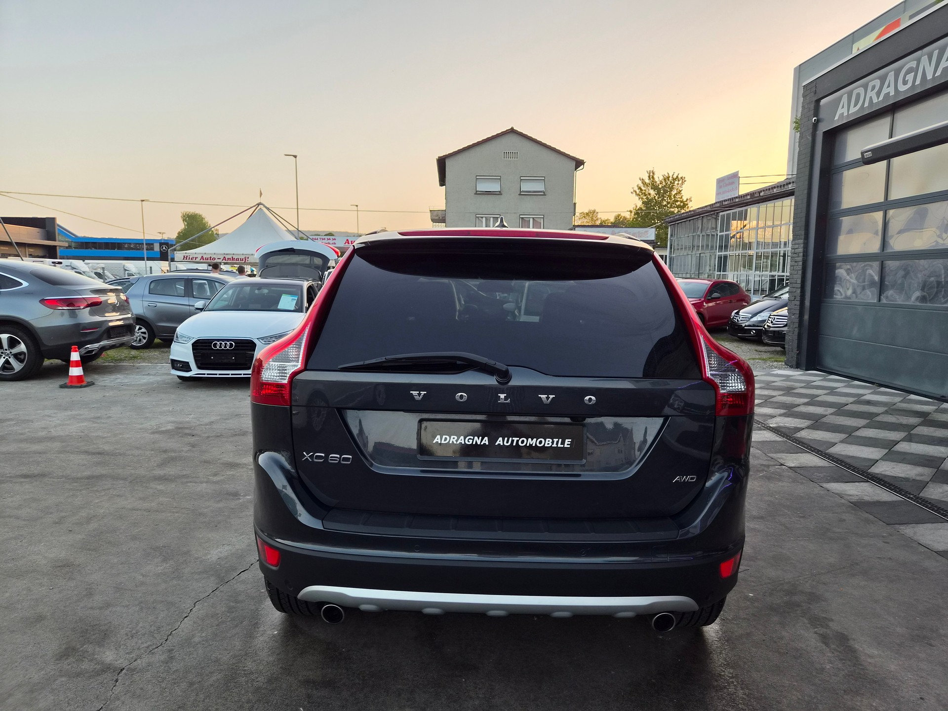 VOLVO XC60 D4 AWD Summum Geartronic-image-5