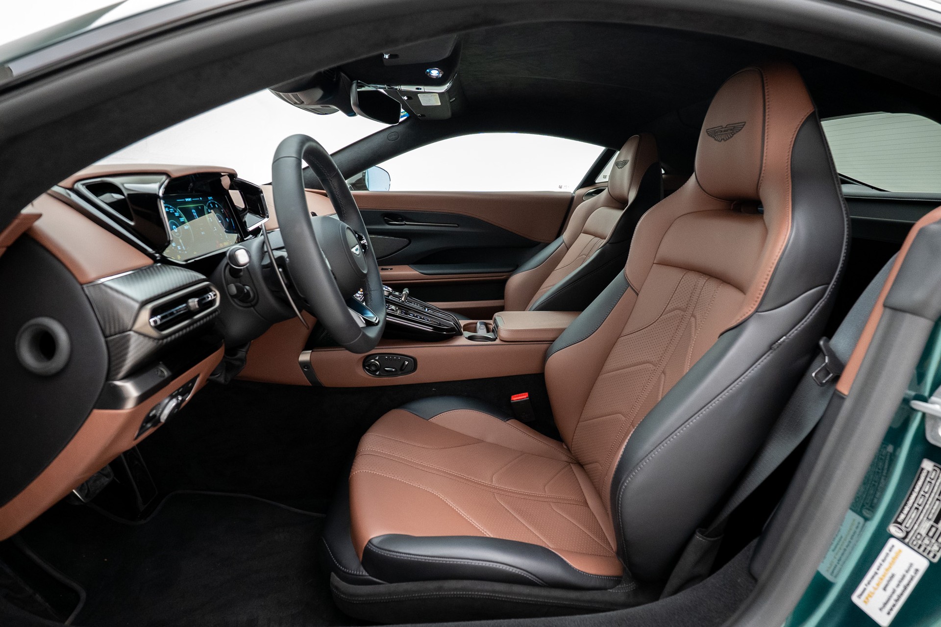 ASTON MARTIN V8 Vantage-image-6