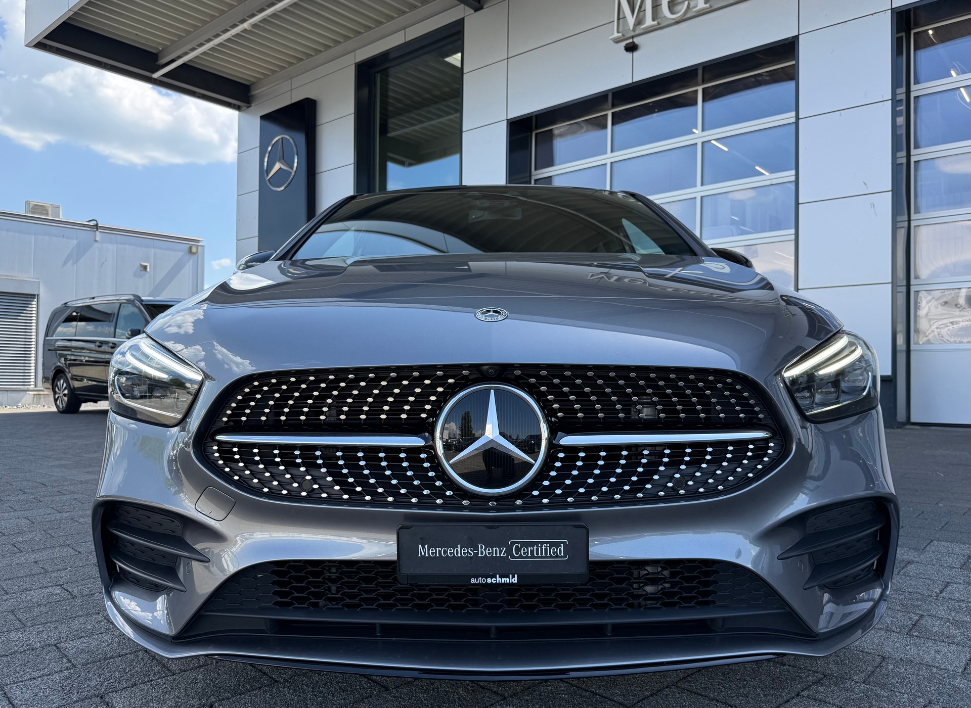 MERCEDES-BENZ B 220 4Matic AMG Line 7G-DCT-image-2