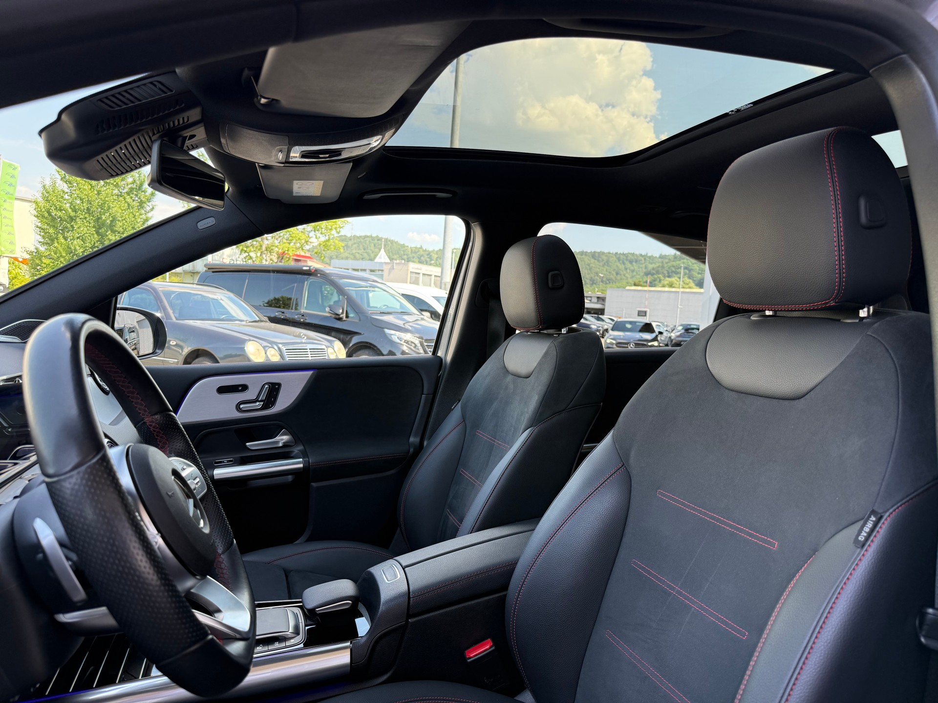 MERCEDES-BENZ B 220 4Matic AMG Line 7G-DCT-image-4