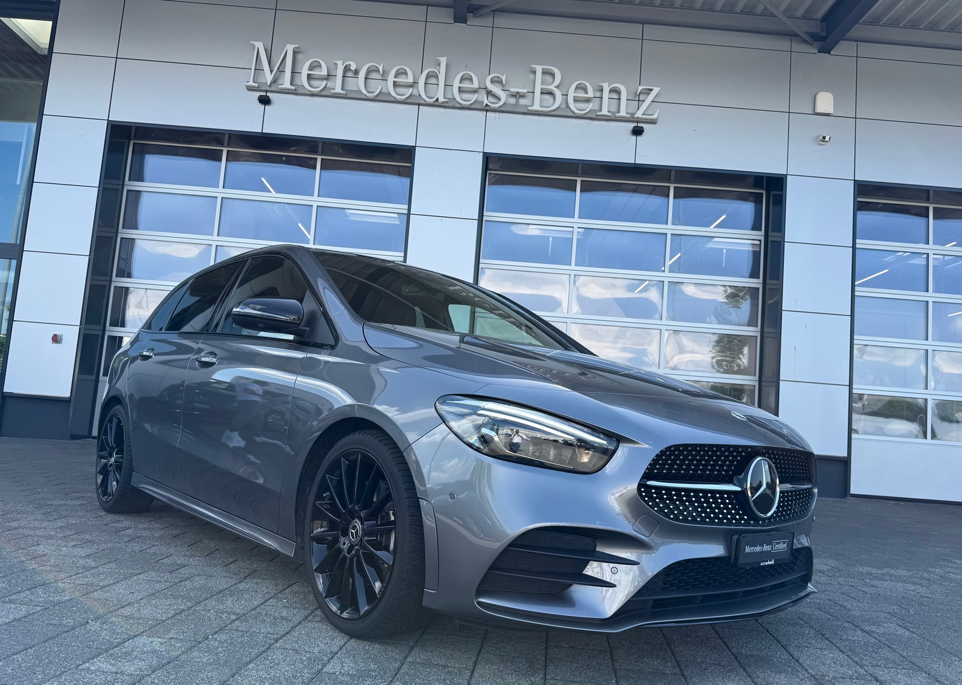 MERCEDES-BENZ B 220 4Matic AMG Line 7G-DCT-image-0