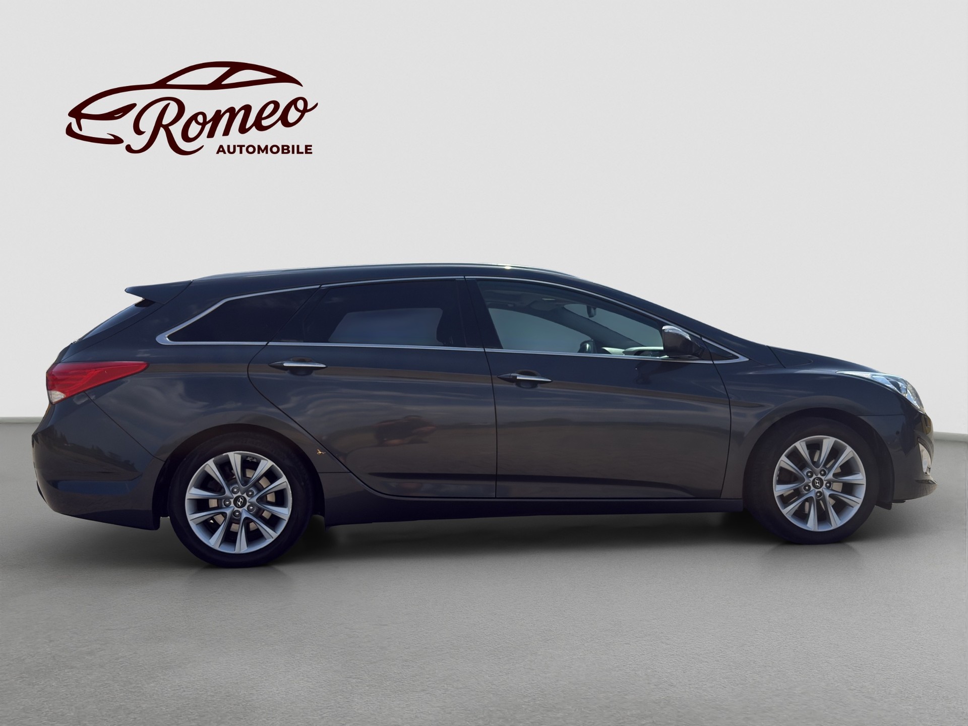 HYUNDAI i40 Wagon 1.7 CRDI Premium Automatic ** Frisch ab MFK und Service ** Panorama -Schiebedach **-image-8