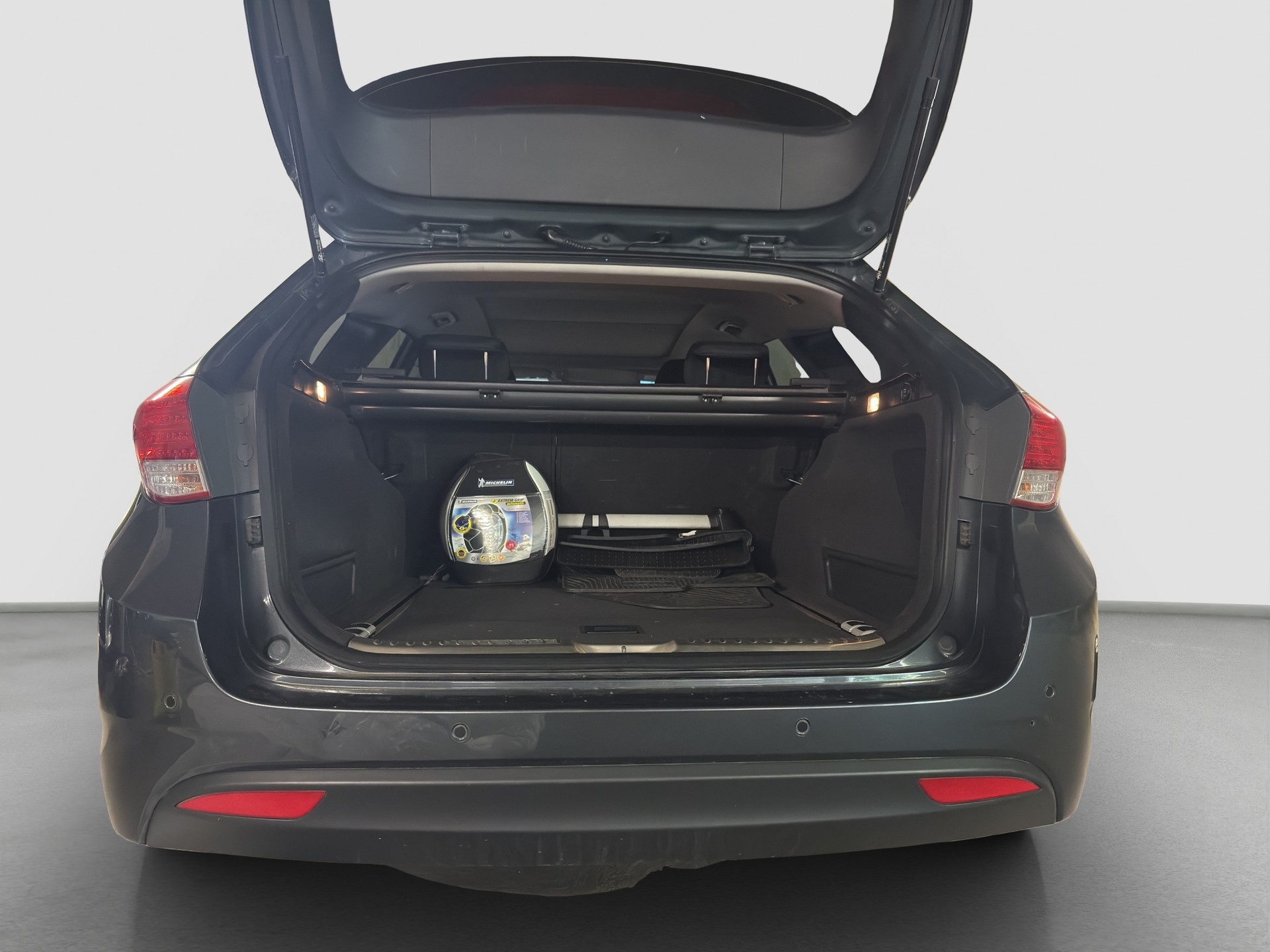 HYUNDAI i40 Wagon 1.7 CRDI Premium Automatic ** Frisch ab MFK und Service ** Panorama -Schiebedach **-image-14