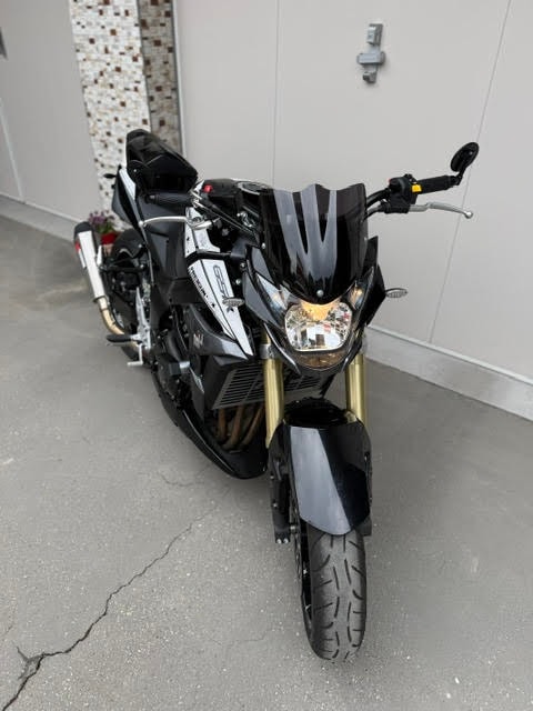 SUZUKI GSR 750 ABS Freegun-image-2