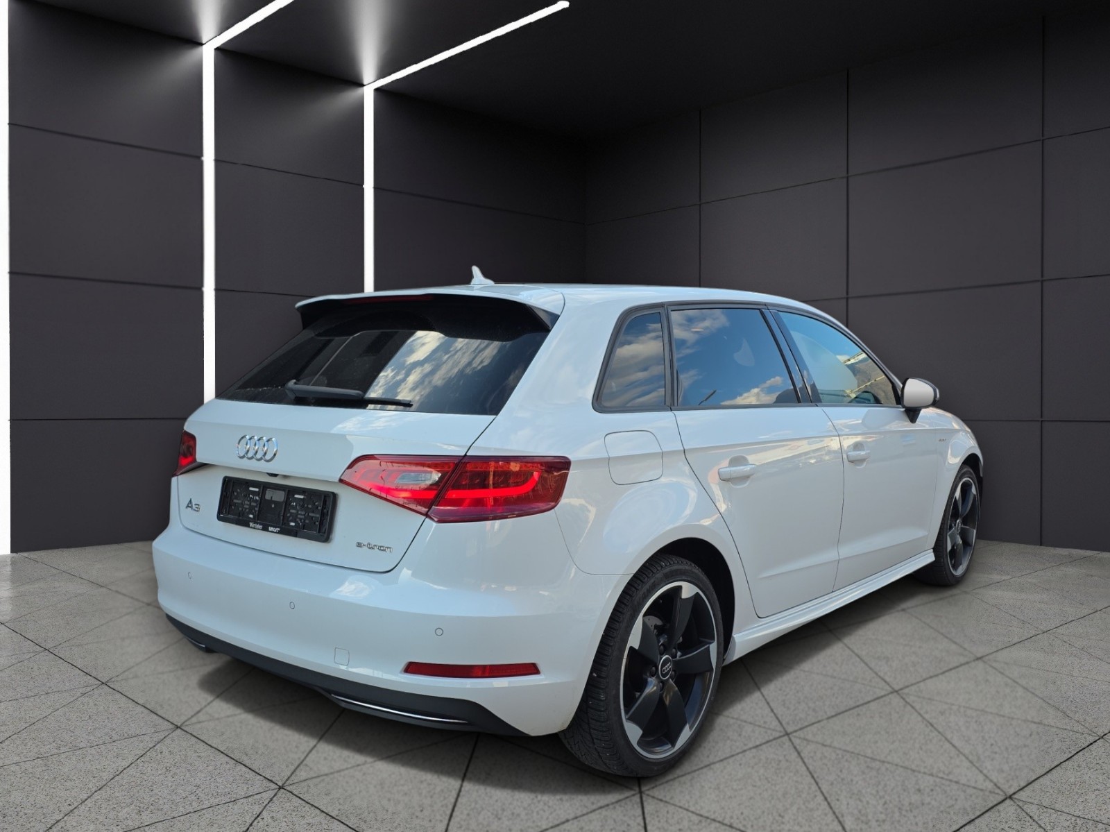 AUDI A3 Sportback 1.4 e-tron Attraction S-tronic-image-4