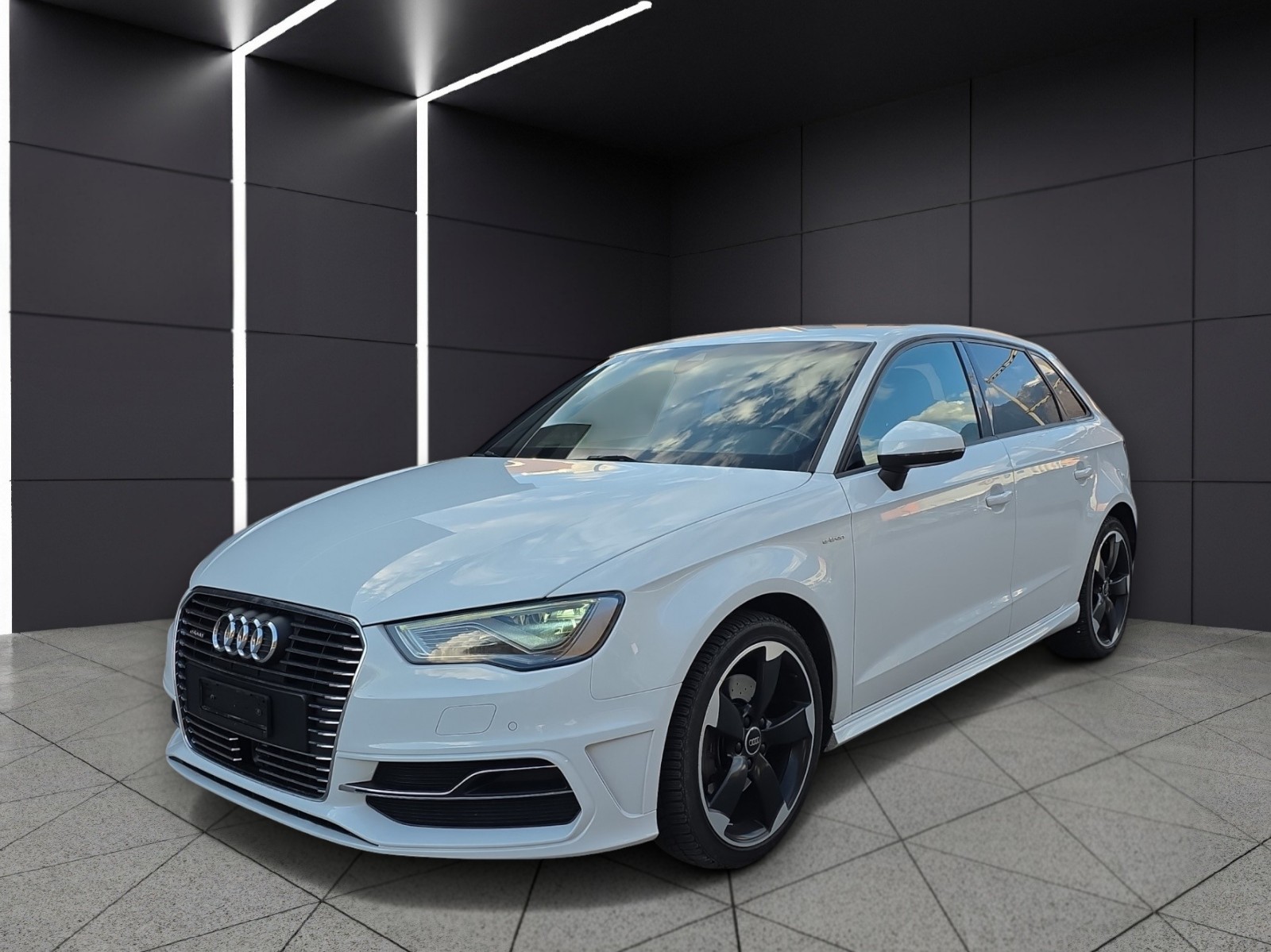 AUDI A3 Sportback 1.4 e-tron Attraction S-tronic-image-0