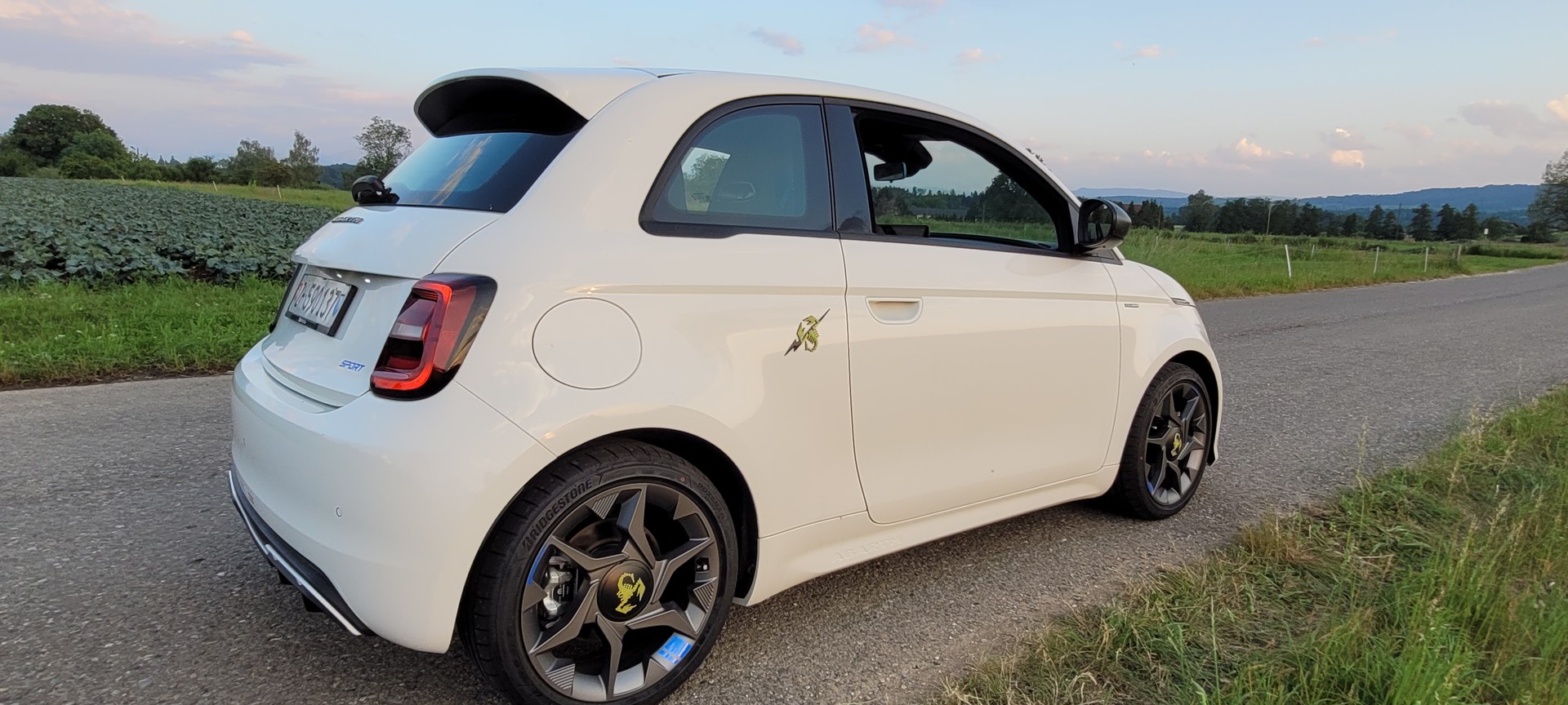 FIAT Abarth 500e-image-2