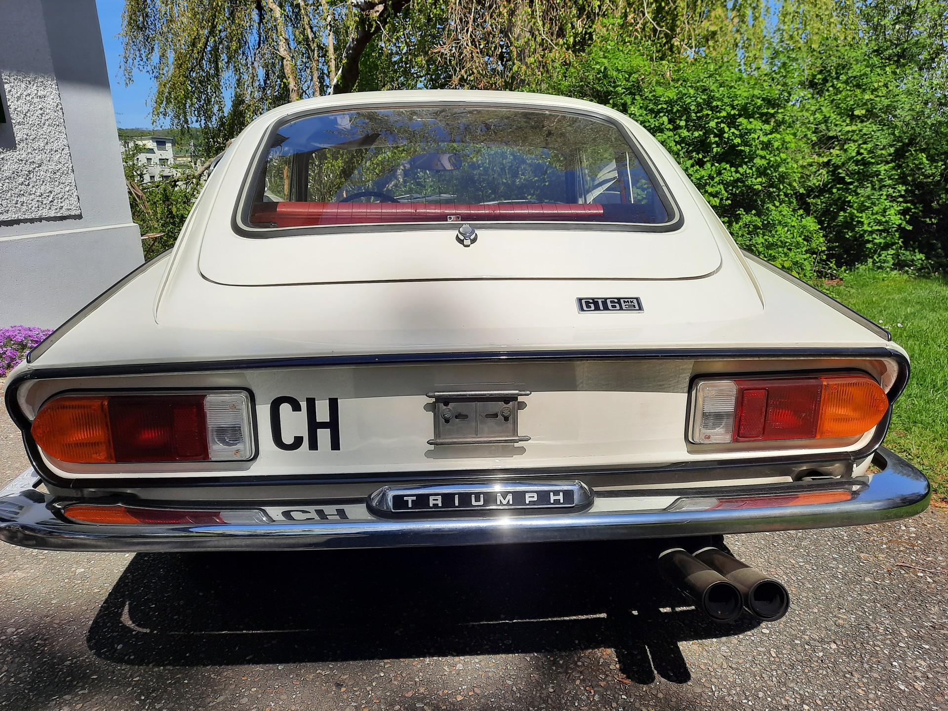 TRIUMPH GT6-image-2