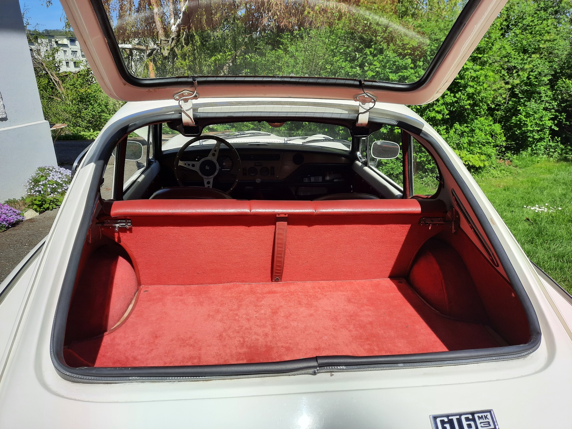 TRIUMPH GT6-image-3