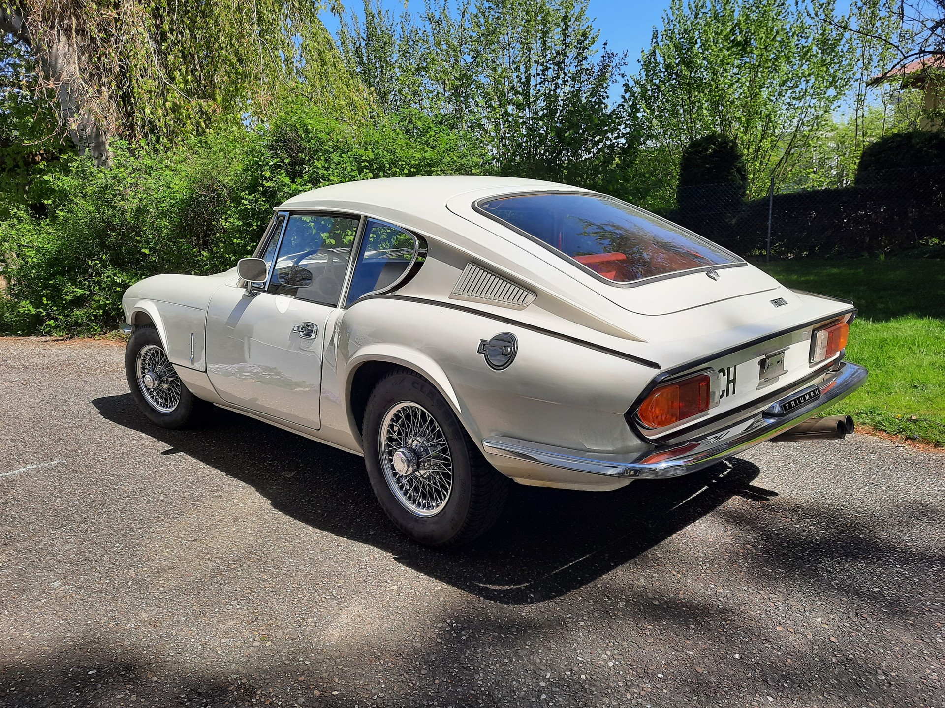 TRIUMPH GT6-image-1
