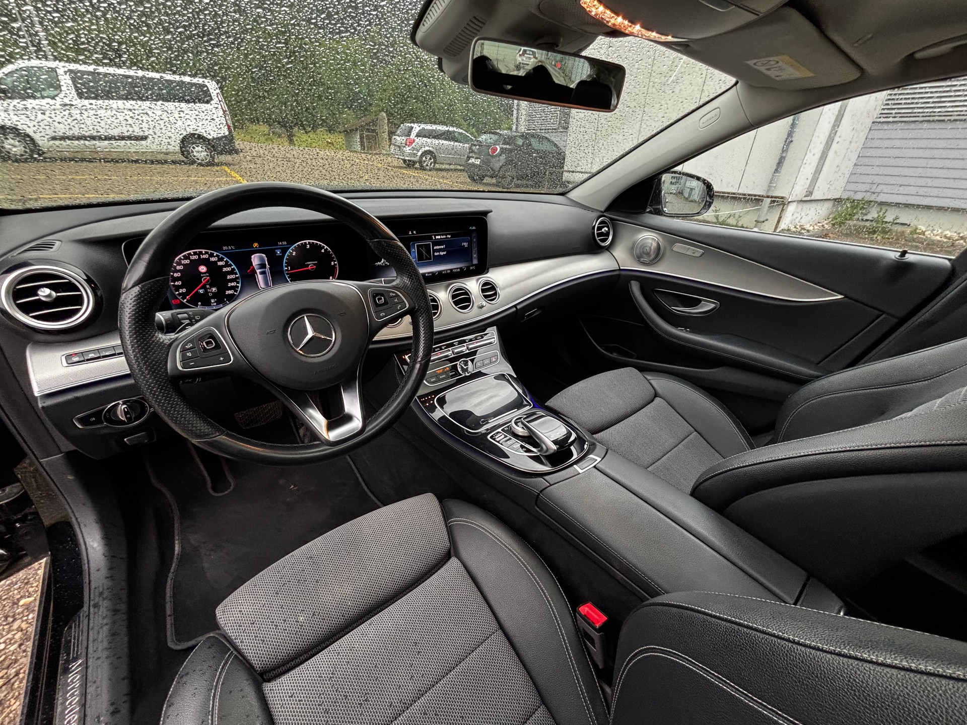MERCEDES-BENZ E 220 d Exclusive 4Matic 9G-Tronic-image-9