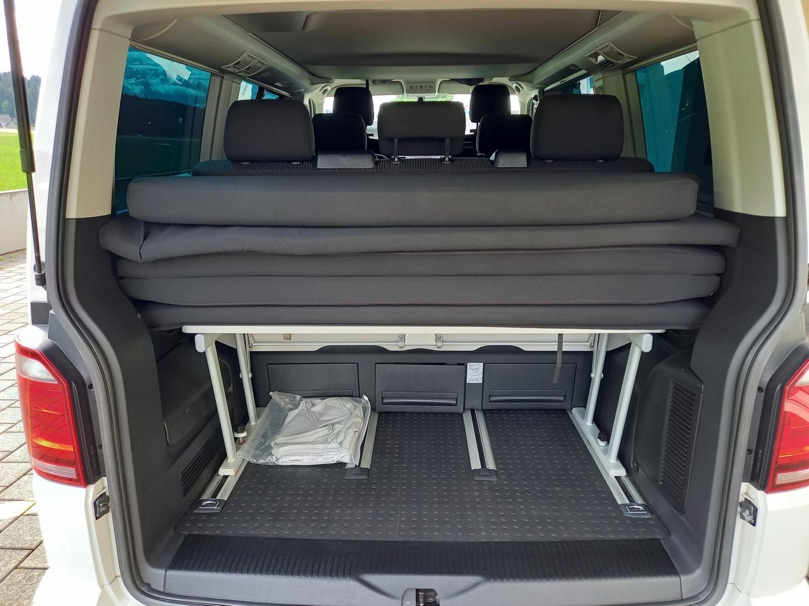 VW T6 California 2.0 Bi-TDI Beach Edition DSG-image-11