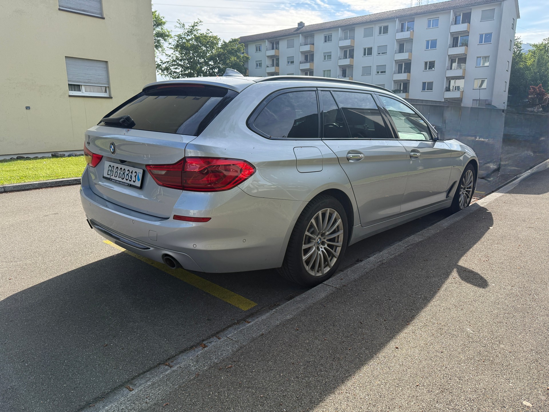 BMW 530d xDrive Touring Sport Line Steptronic-image-6