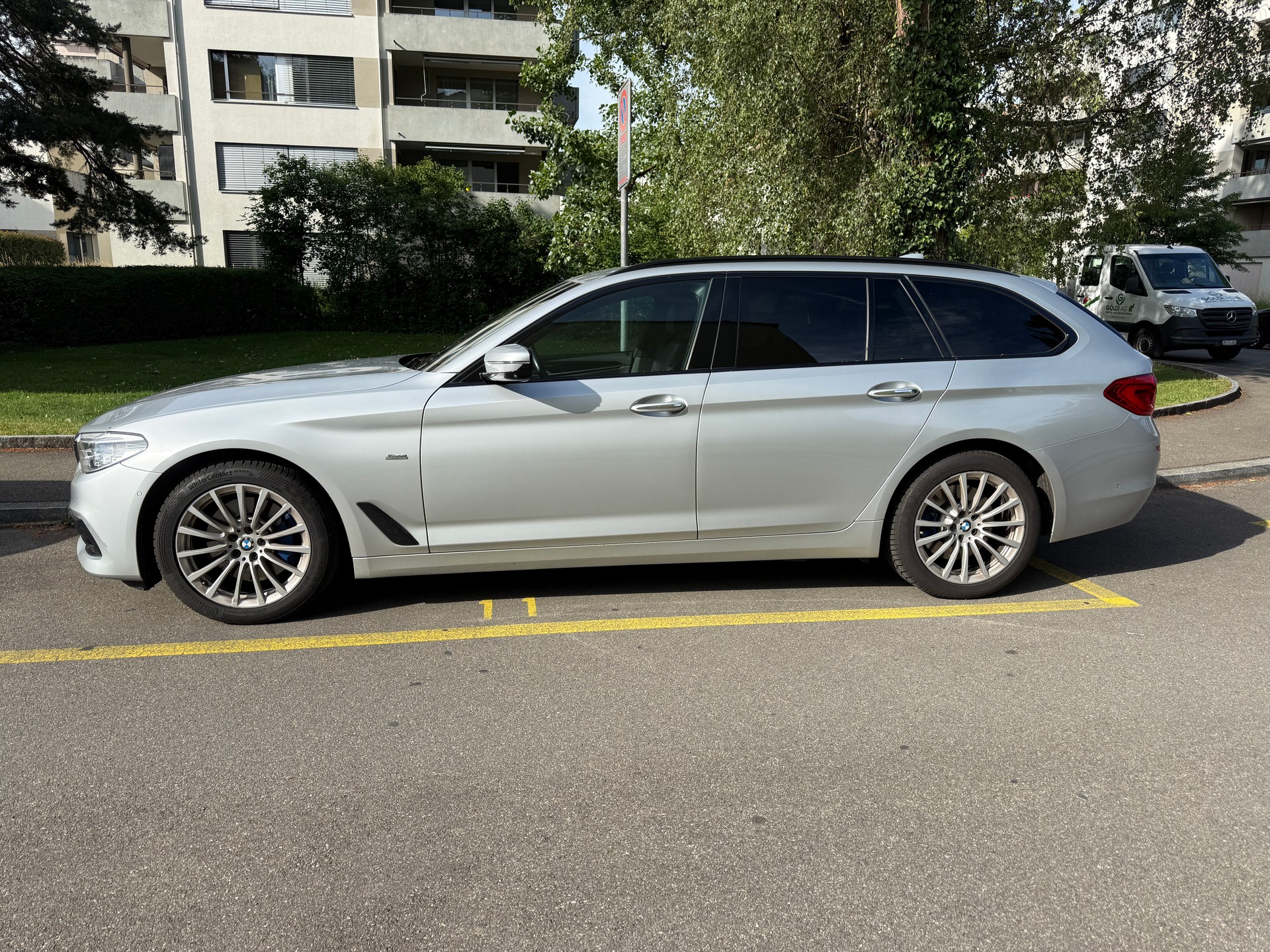 BMW 530d xDrive Touring Sport Line Steptronic-image-2