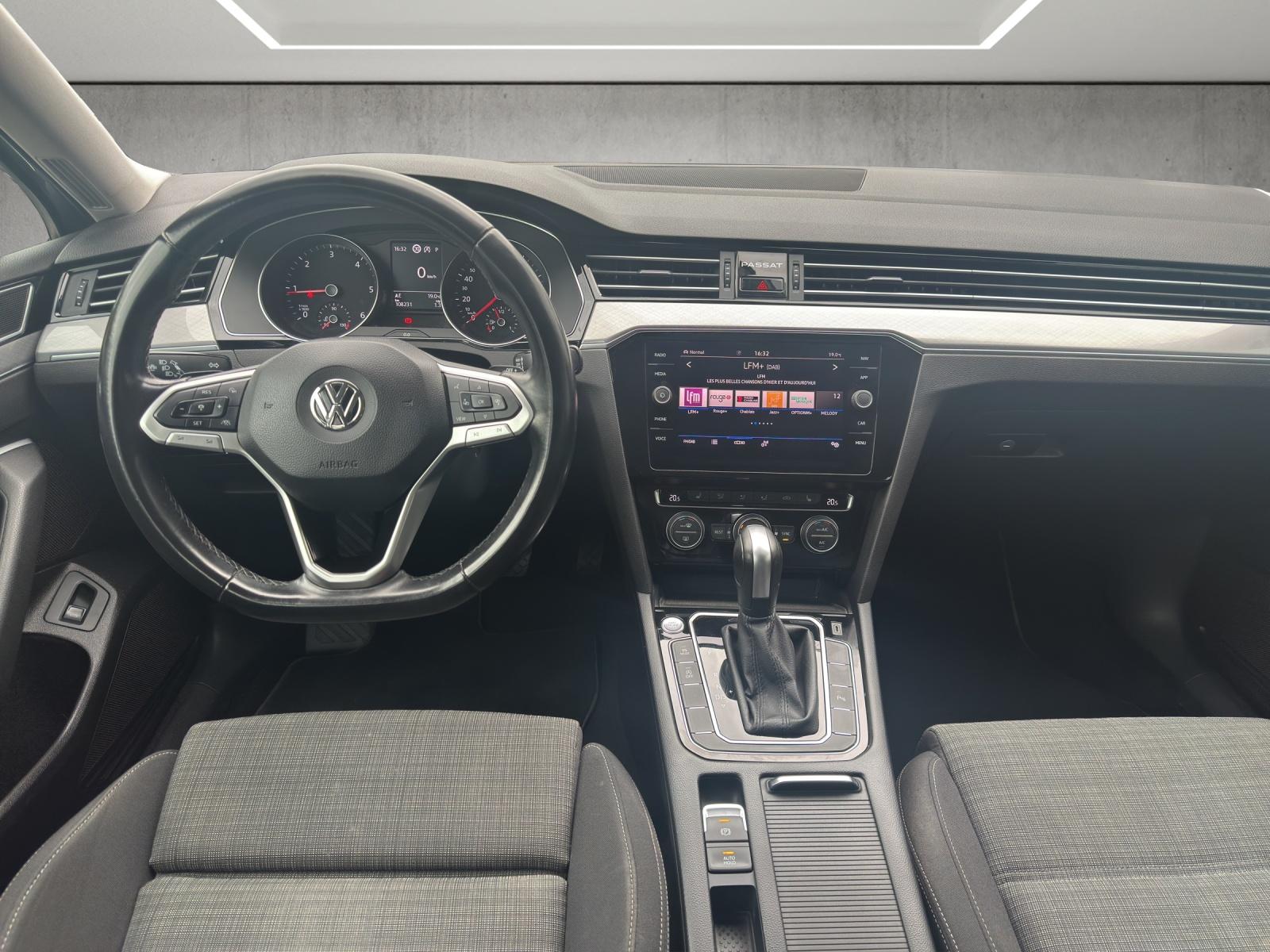 VW Passat Variant 2.0 TDI 150 Business DSG-image-8