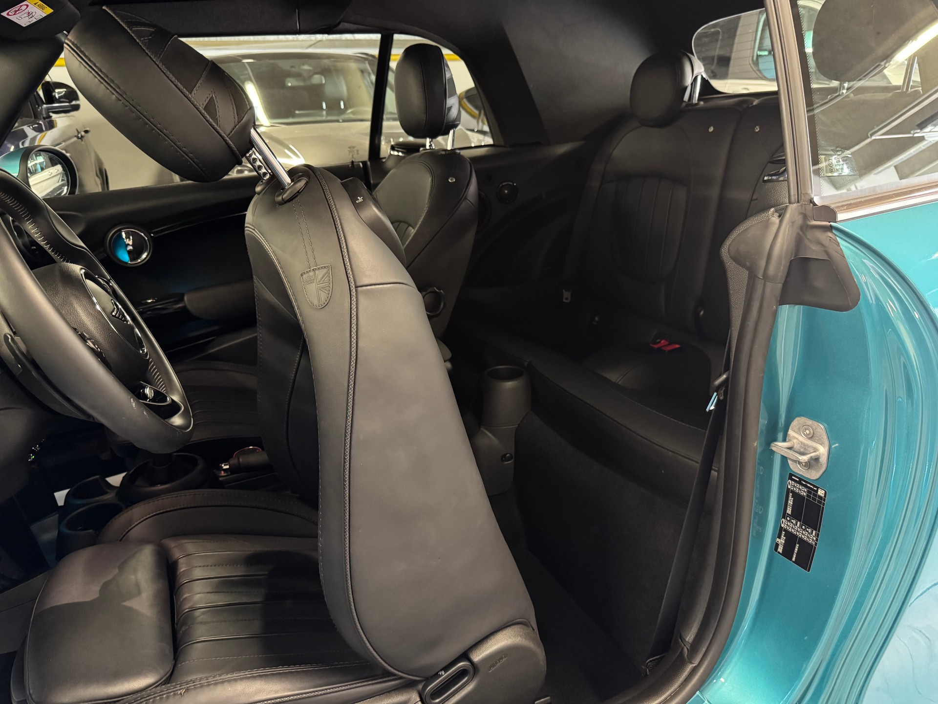 MINI Cooper John Cooper Works Cabriolet Steptronic-image-11