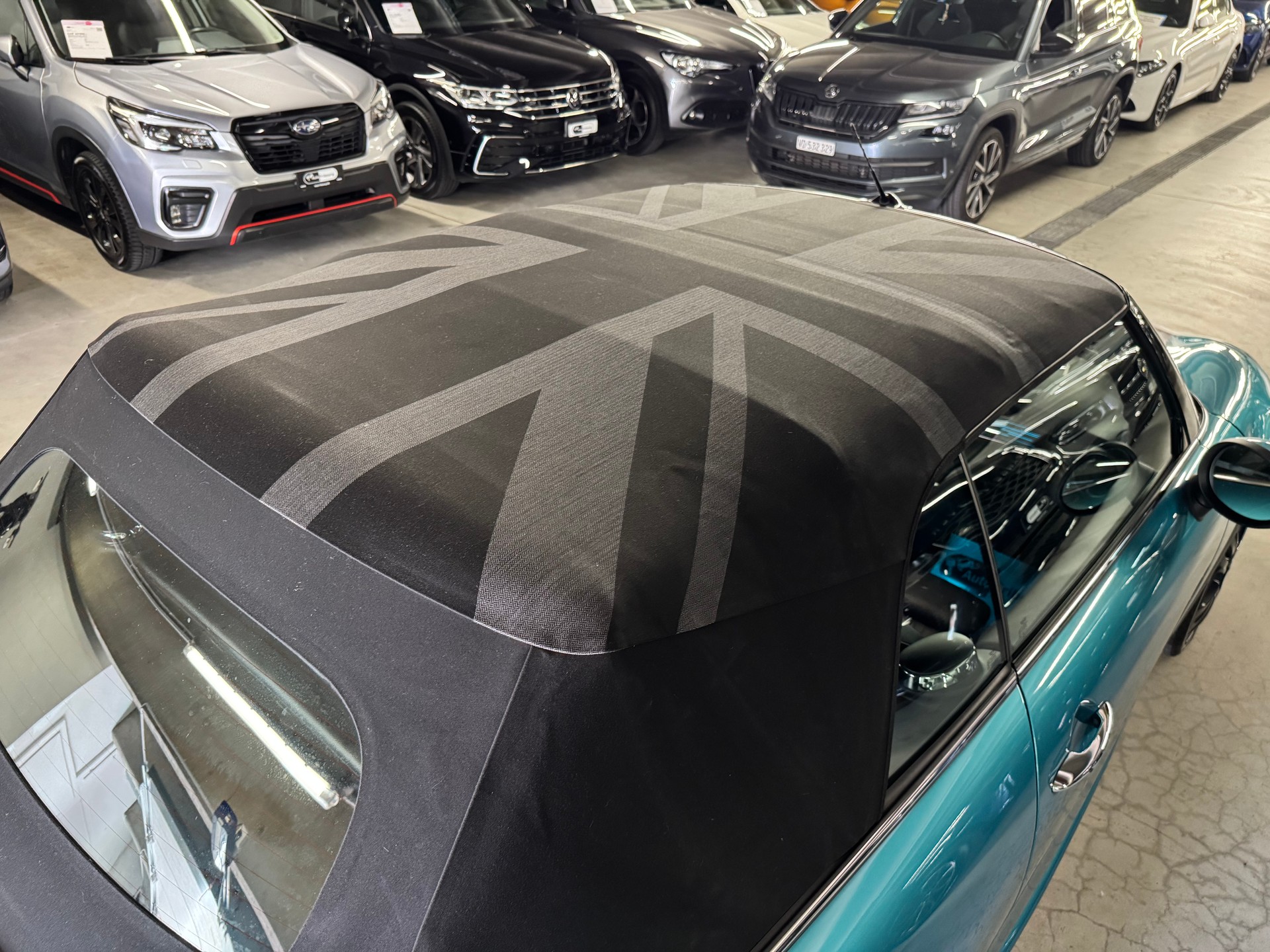 MINI Cooper John Cooper Works Cabriolet Steptronic-showroom-element-3