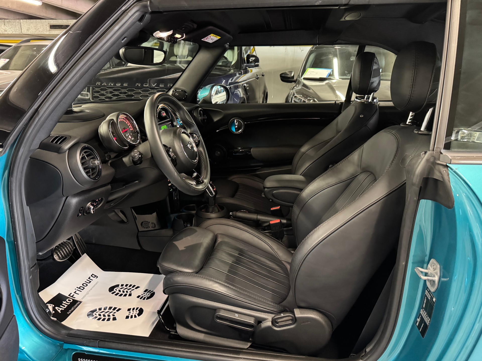 MINI Cooper John Cooper Works Cabriolet Steptronic-image-6