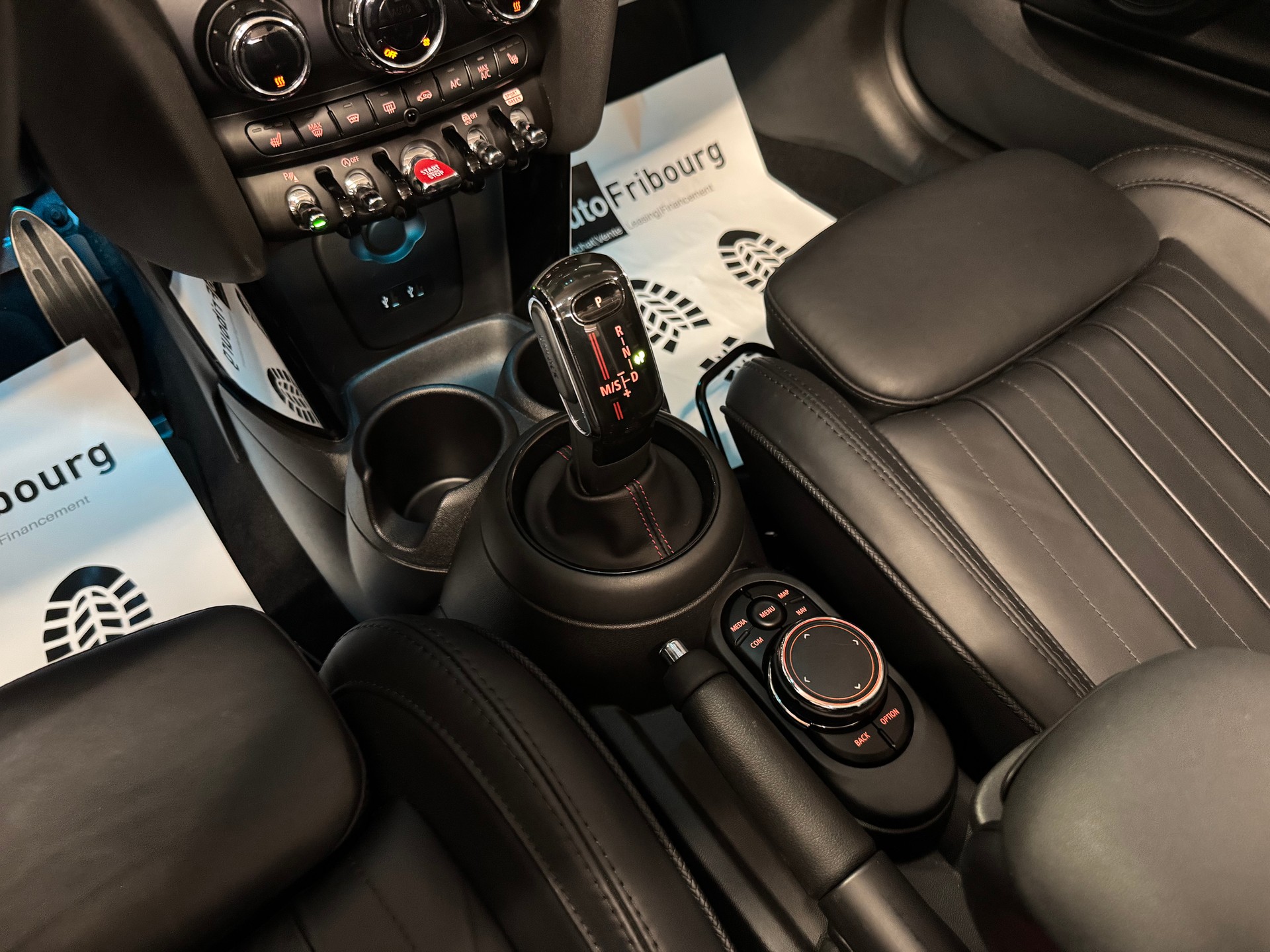 MINI Cooper John Cooper Works Cabriolet Steptronic-image-9