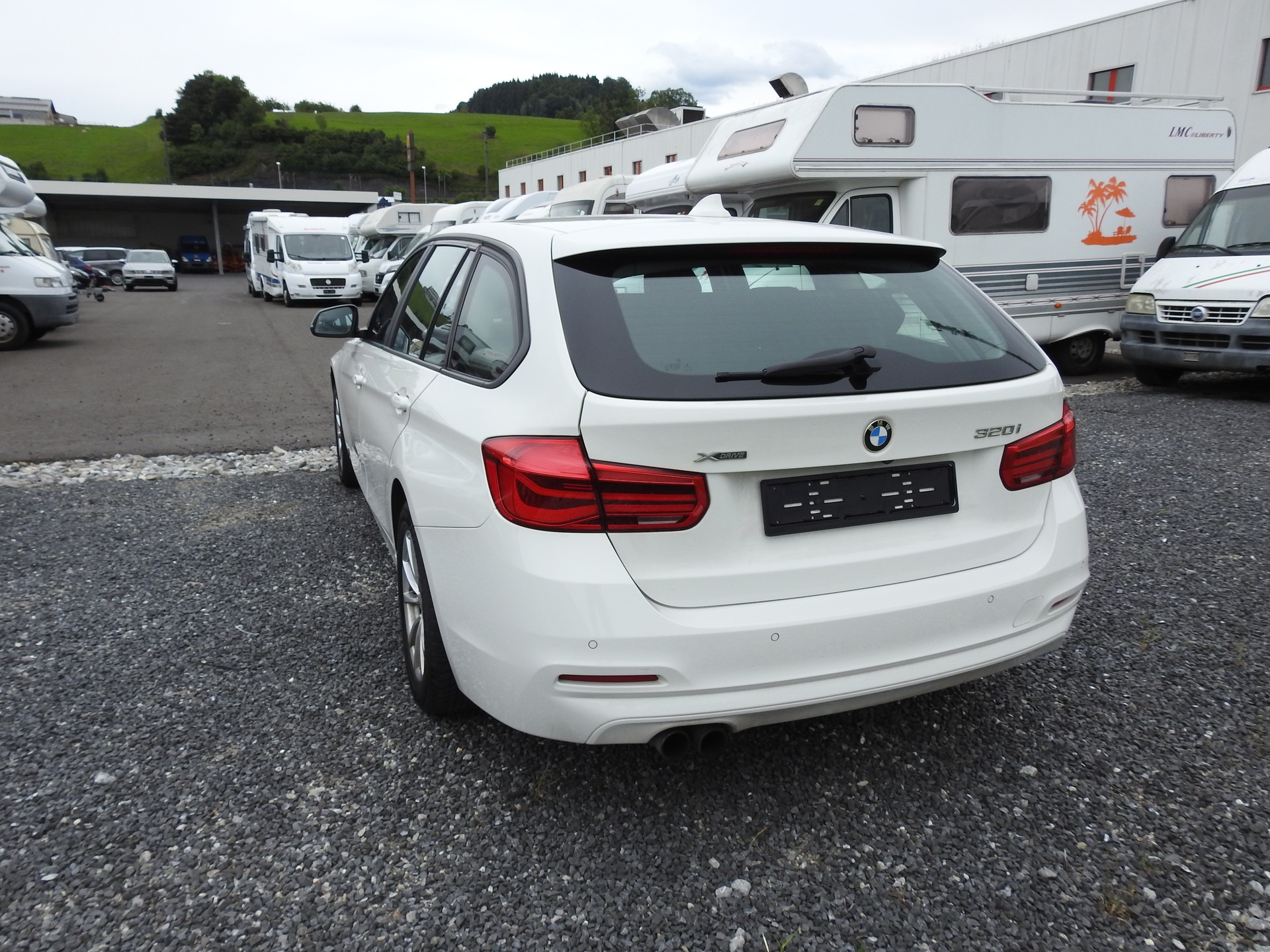 BMW 320i xDrive Steptronic-image-3