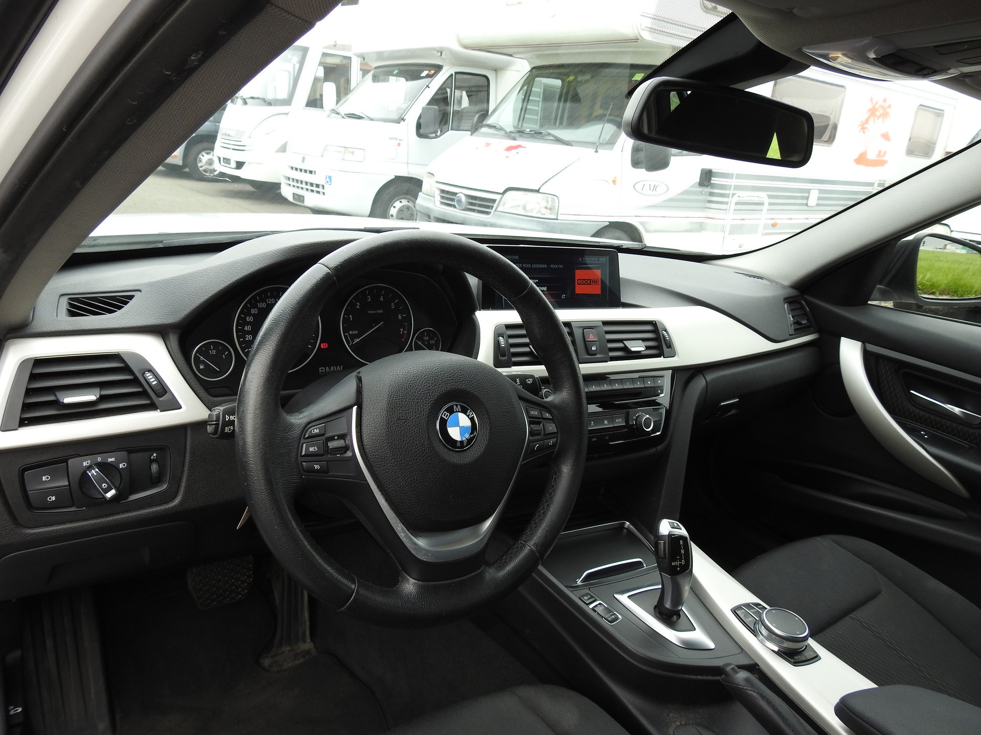 BMW 320i xDrive Steptronic-image-10