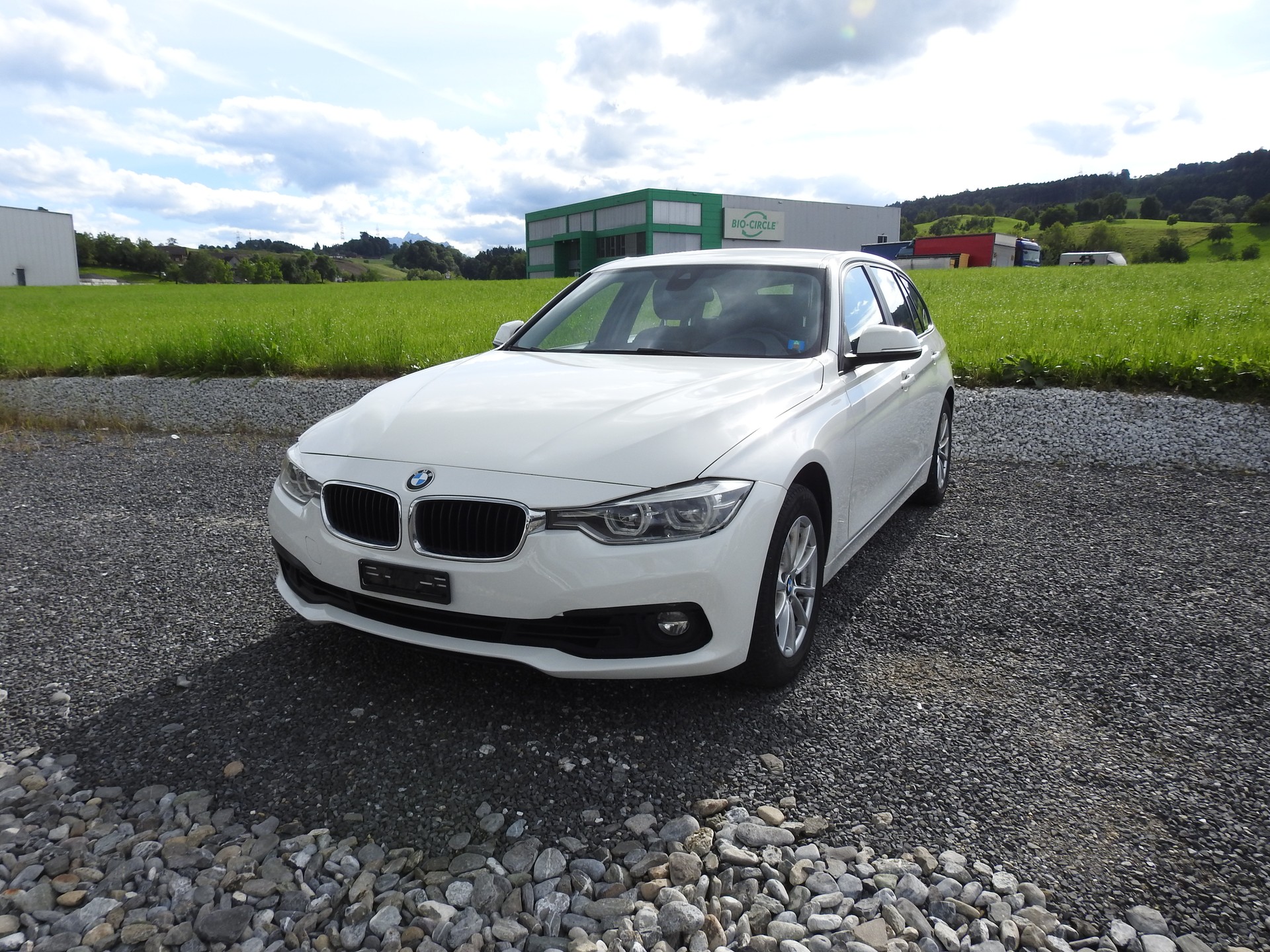 BMW 320i xDrive Steptronic-image-0