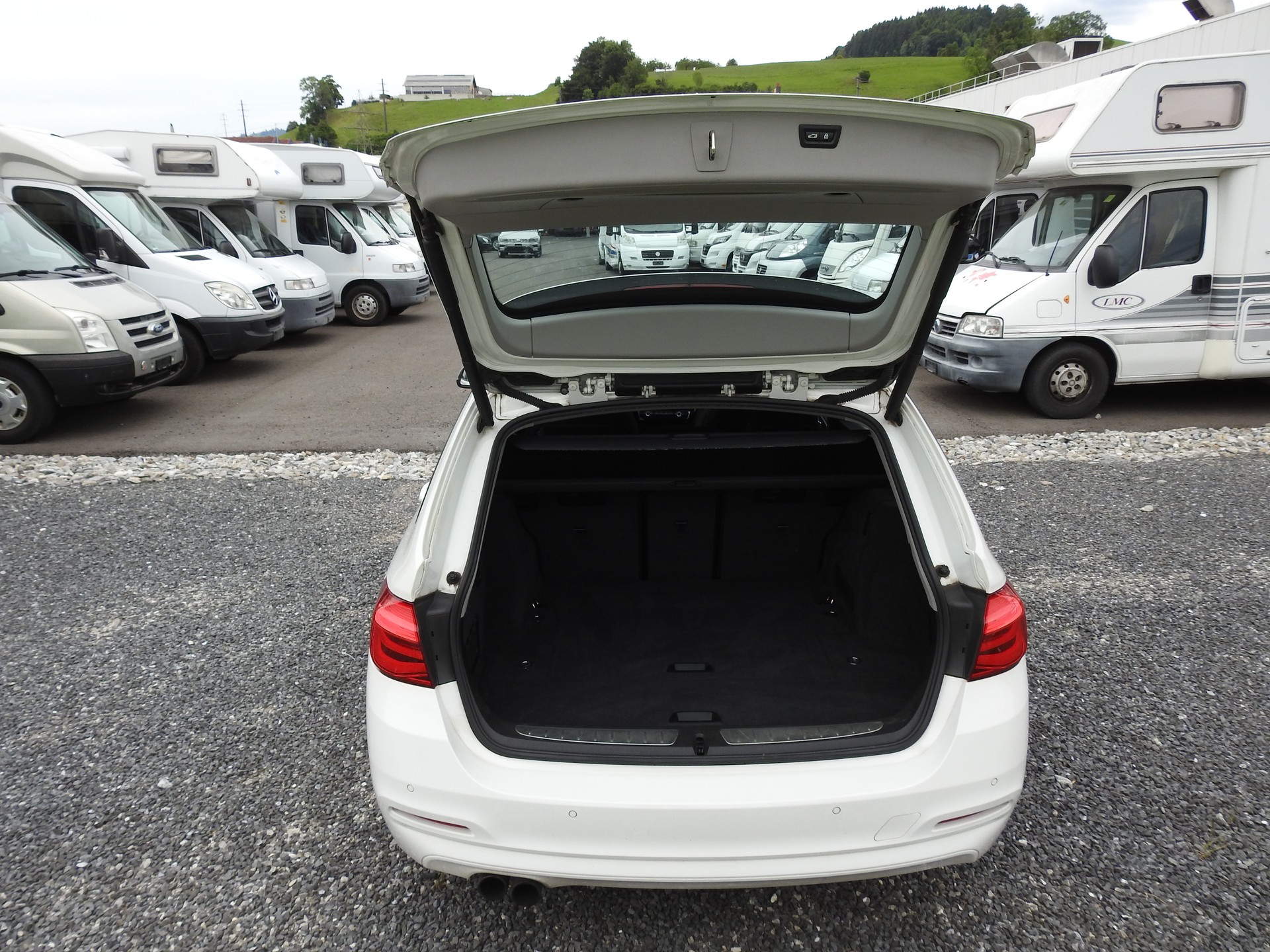 BMW 320i xDrive Steptronic-image-11