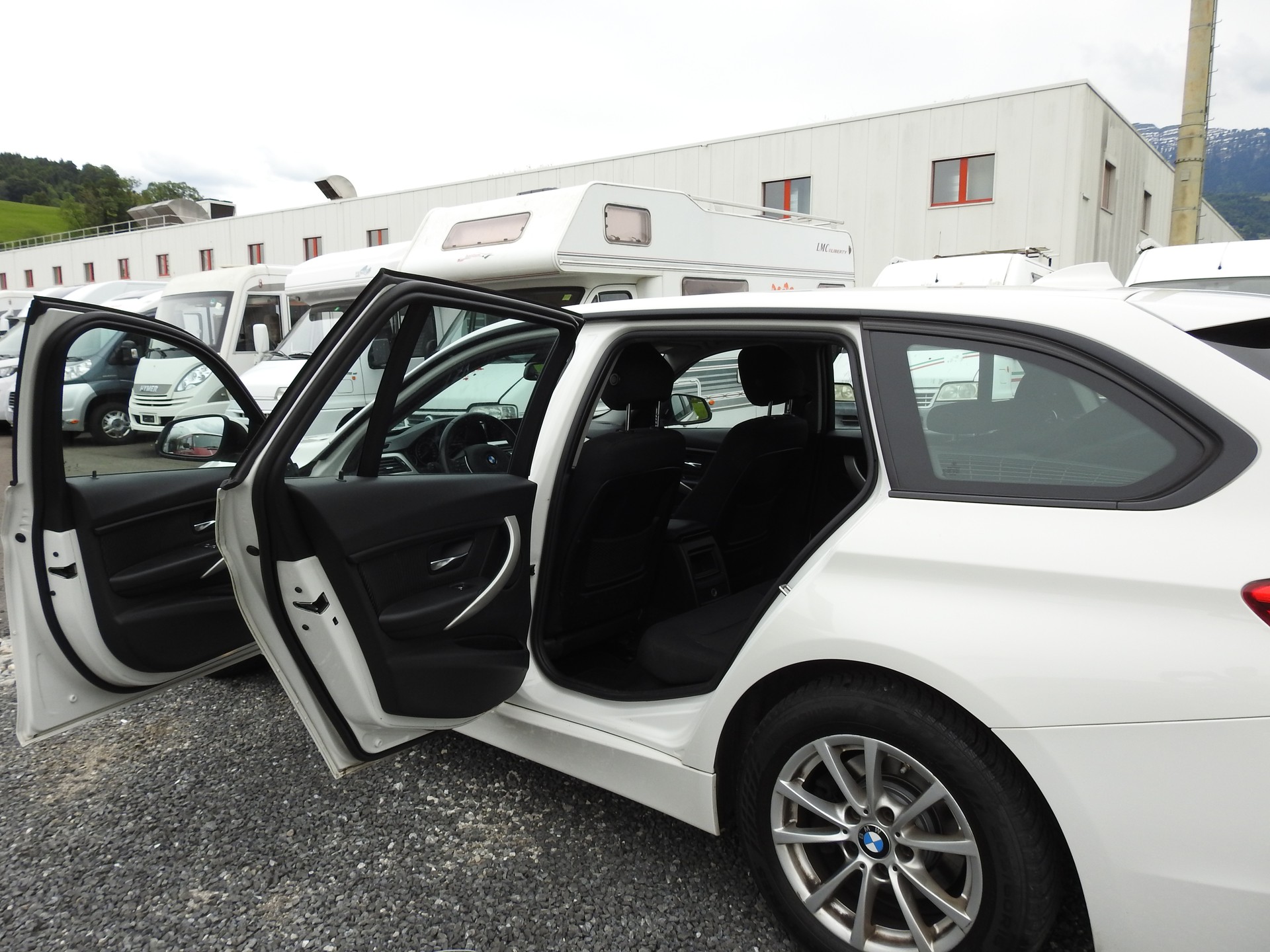 BMW 320i xDrive Steptronic-image-15