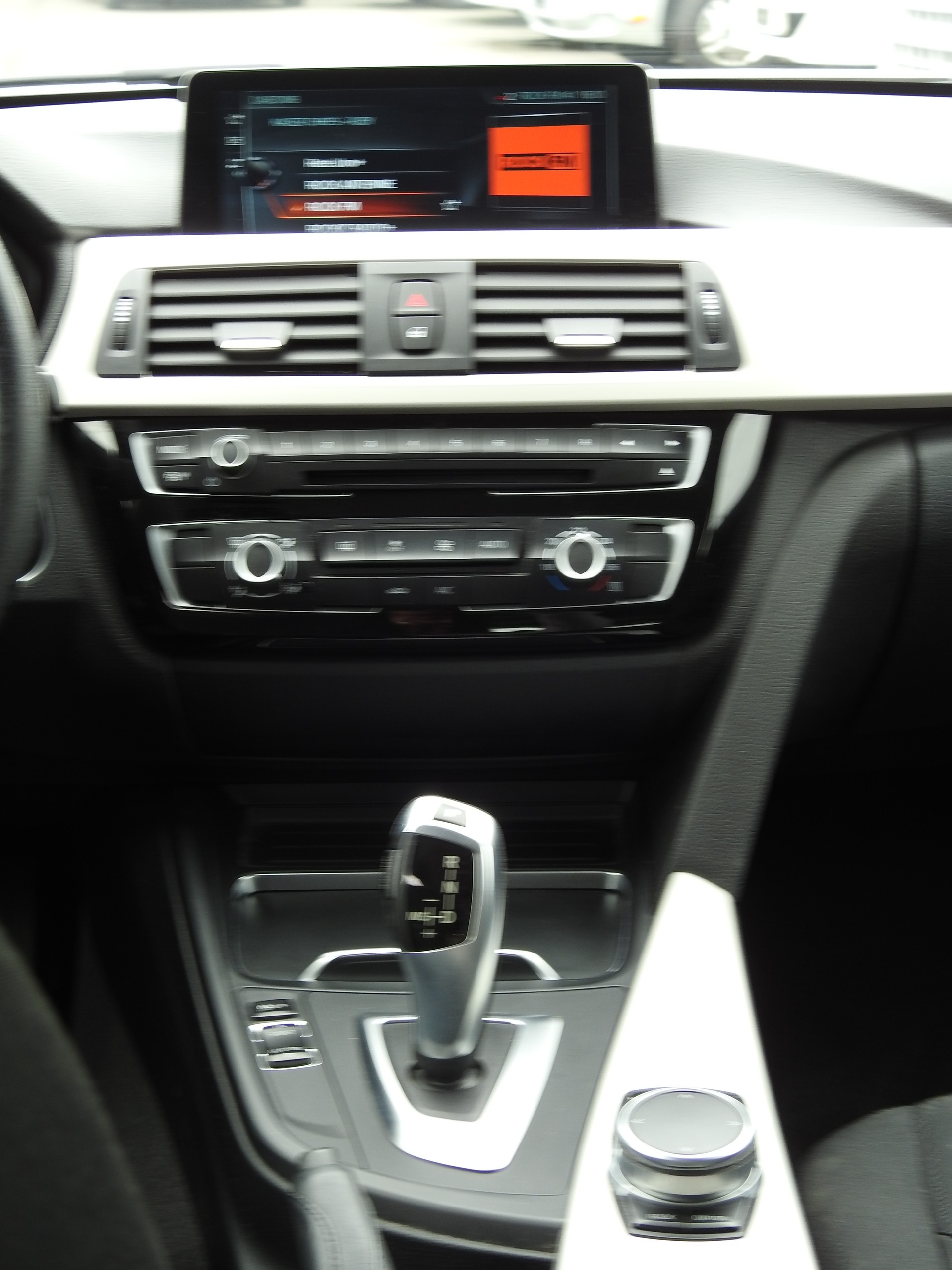 BMW 320i xDrive Steptronic-image-17