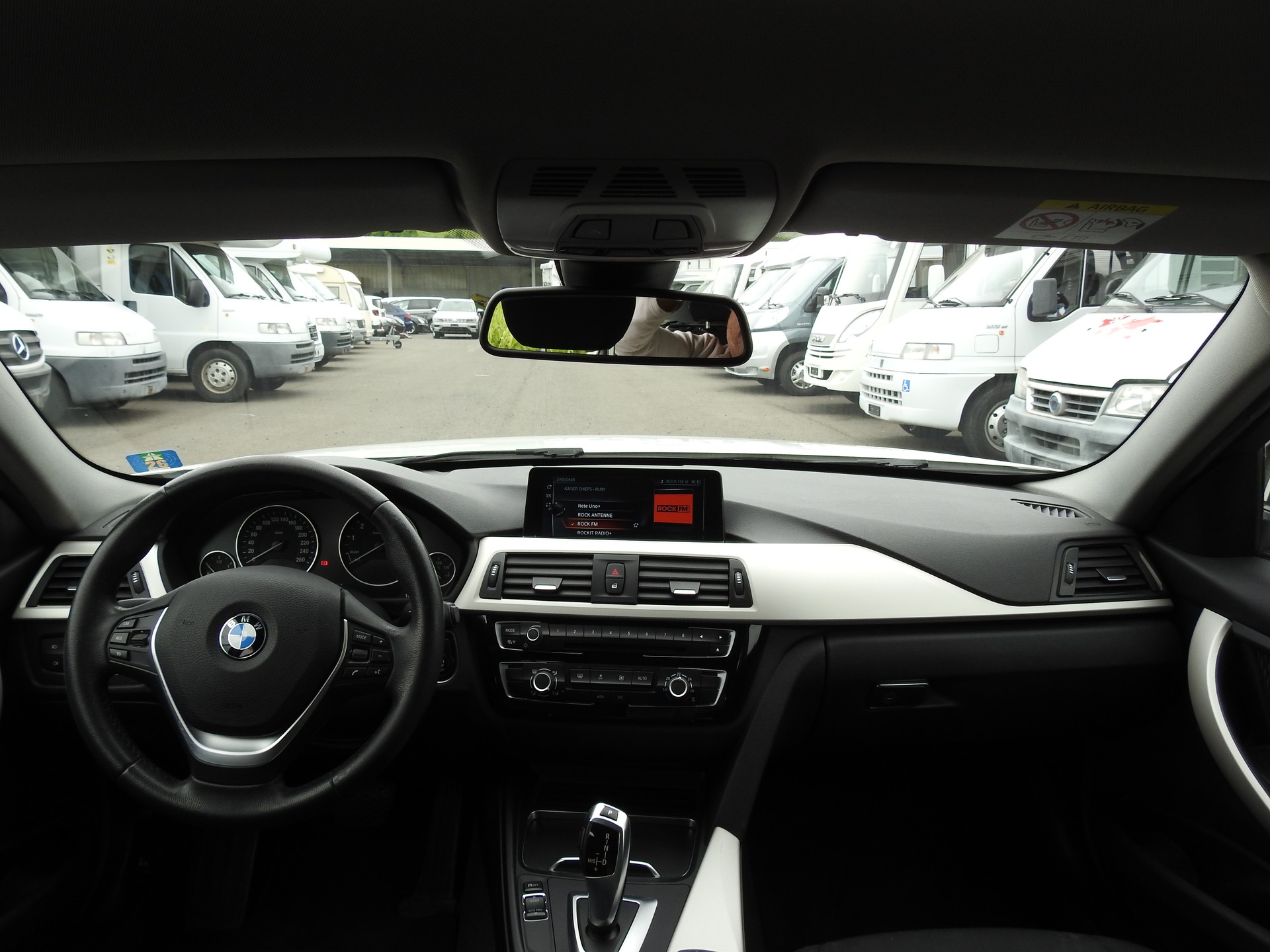 BMW 320i xDrive Steptronic-image-16