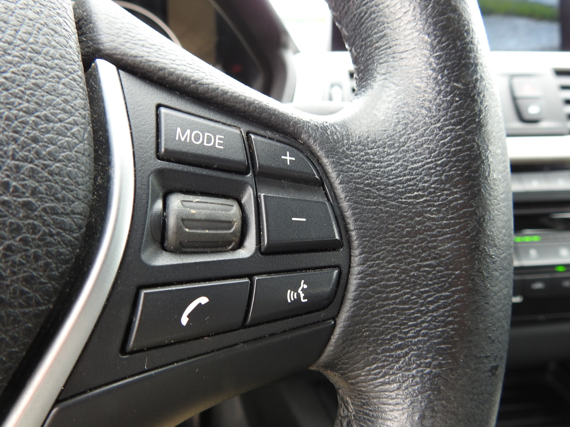 BMW 320i xDrive Steptronic-image-26