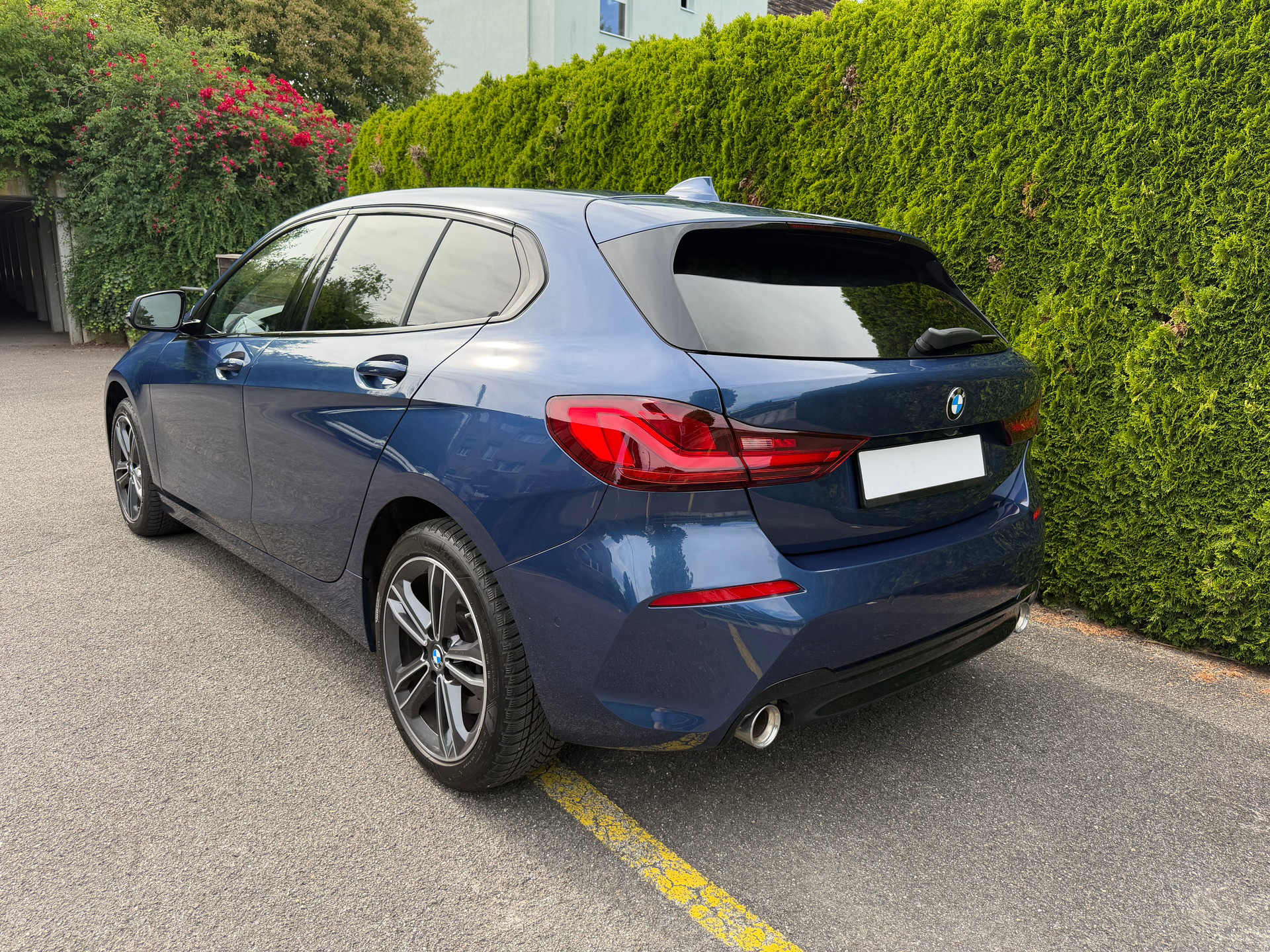 BMW 120d xDrive Steptronic Sport Line-image-2