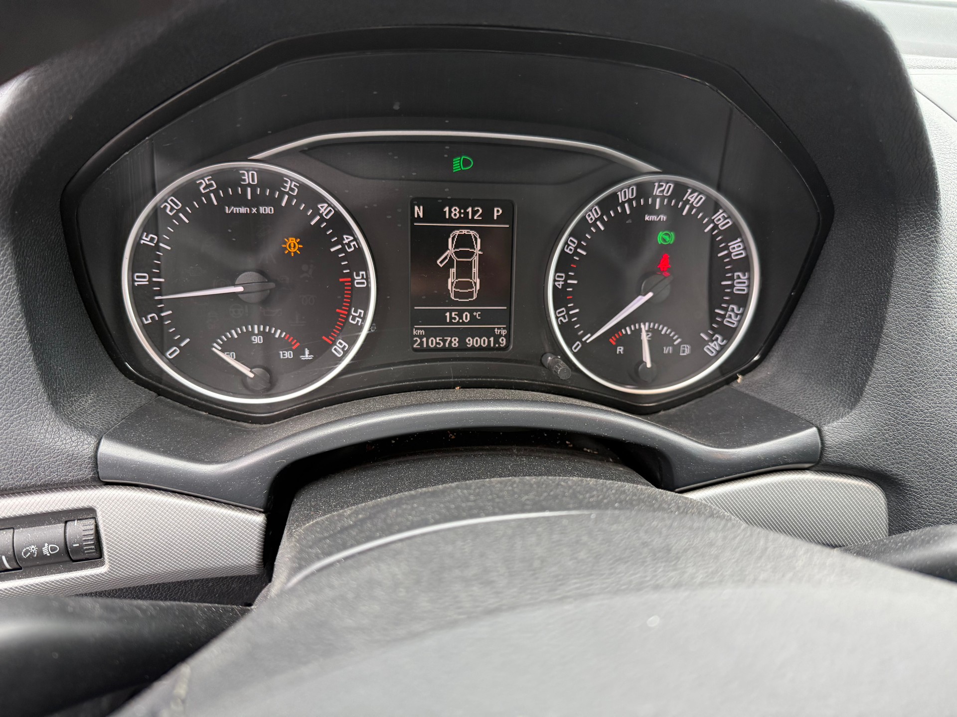SKODA Octavia Combi 2.0 TDI Ambition 4x4 DSG-image-11